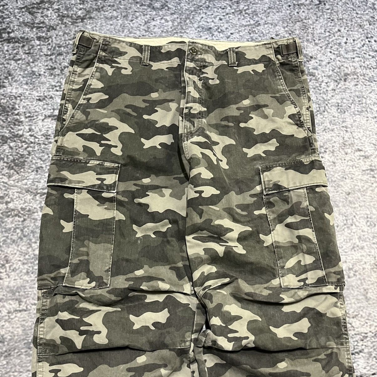 Banana Republic Vintage Banana Republic Camo Cargo Pants 2000s Y2K 38x28 Size US 38 / EU 54 - 3 Thumbnail