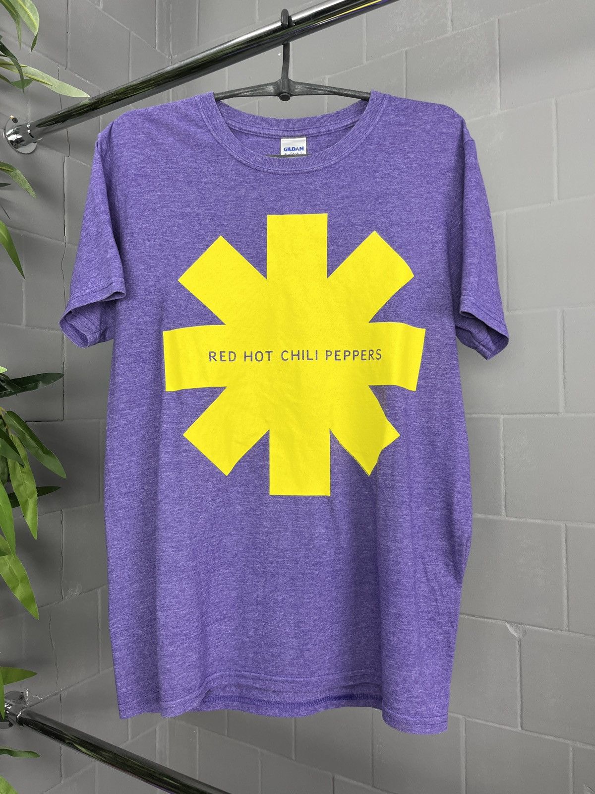 Band Tees RED HOT CHILI PEPPERS RARE COLORWAY WITH OG LOGO TEE - 863 Size US M / EU 48-50 / 2 - 1 Thumbnail