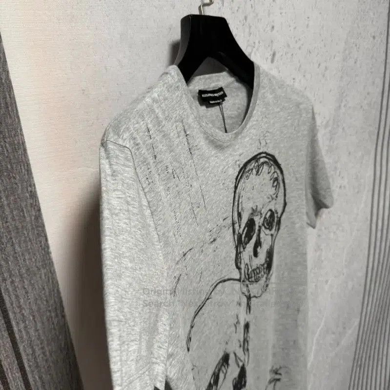 Alexander McQueen Alexander McQueen Men's Skull Print T-Shirt . Size US S / EU 44-46 / 1 - 3 Thumbnail