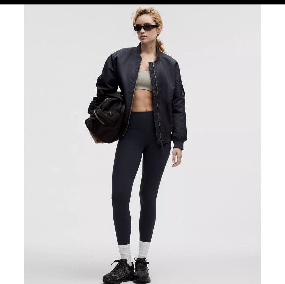 Lululemon Lululemon Wunder Train High-Rise Tight 28" Size 8 True Navy Size 30" / US 8 / IT 44 - 1 Thumbnail