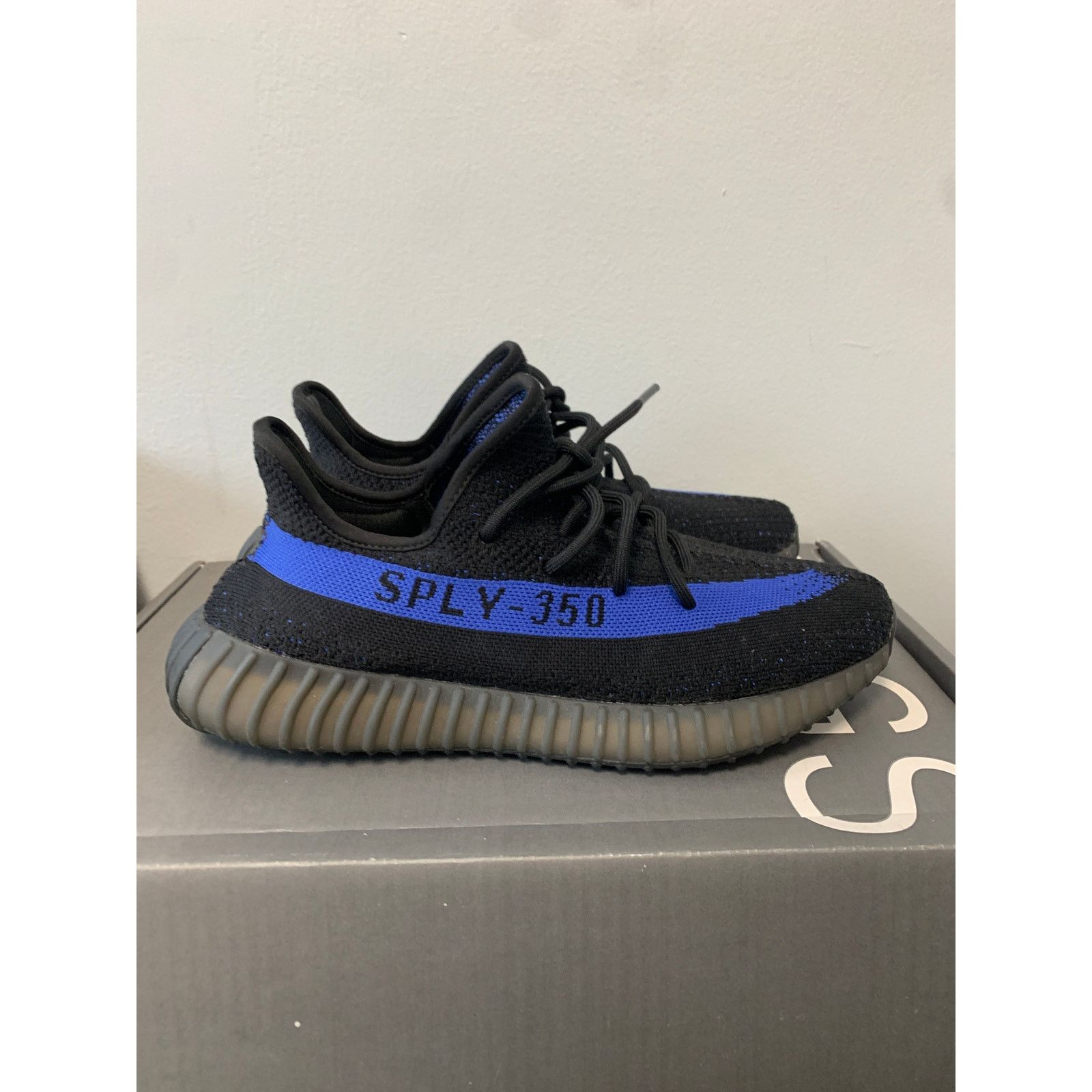 Adidas adidas Yeezy Boost 350 V2 Dazzling Blue Size 11.5 Used Size US 11.5 / EU 44-45 - 1 Thumbnail