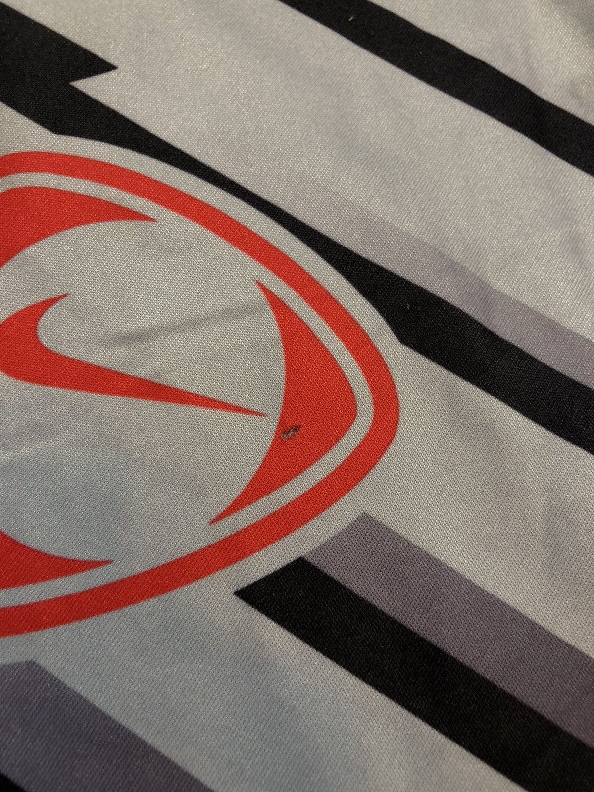 Nike 90’s NIKE TEAM CENTR SWOOSH LOGO Y2K TEE Size US XL / EU 56 / 4 - 5 Thumbnail