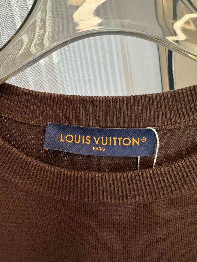 Louis Vuitton Louis Vuitton Brown hard case knit short sleeves Size US L / EU 52-54 / 3 - 3 Thumbnail