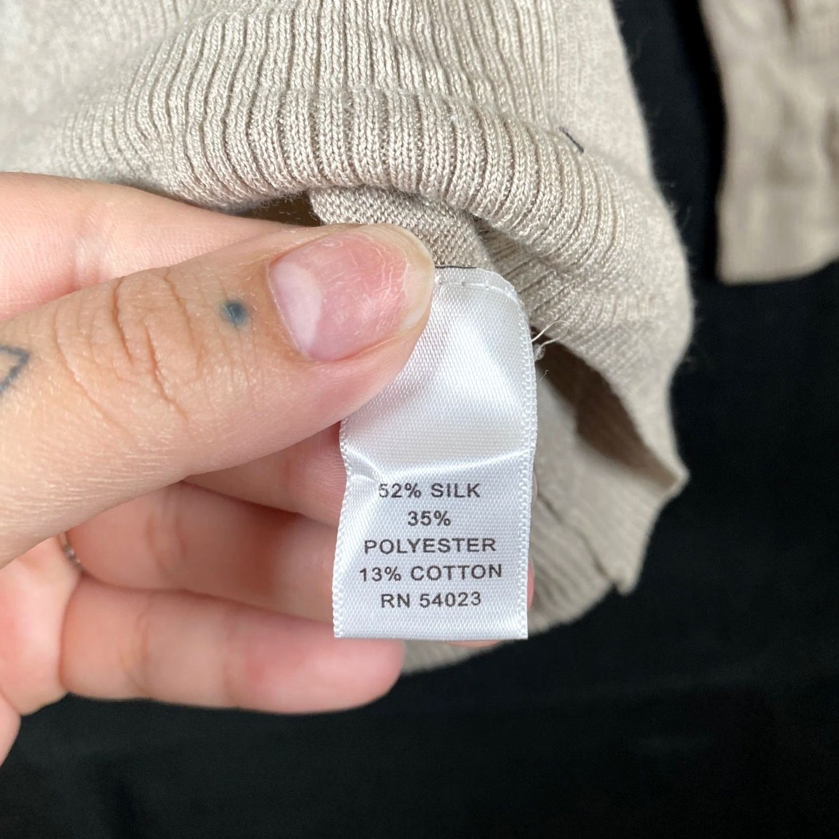 Banana Republic Banana Republic Womens Sweater Tan Oatmeal Long Sleeve Silk Blend L Pullover Knit Casual Workwear Preppy Modern 90s Mens Women’s? Size L / US 10 / IT 46 - 5 Thumbnail