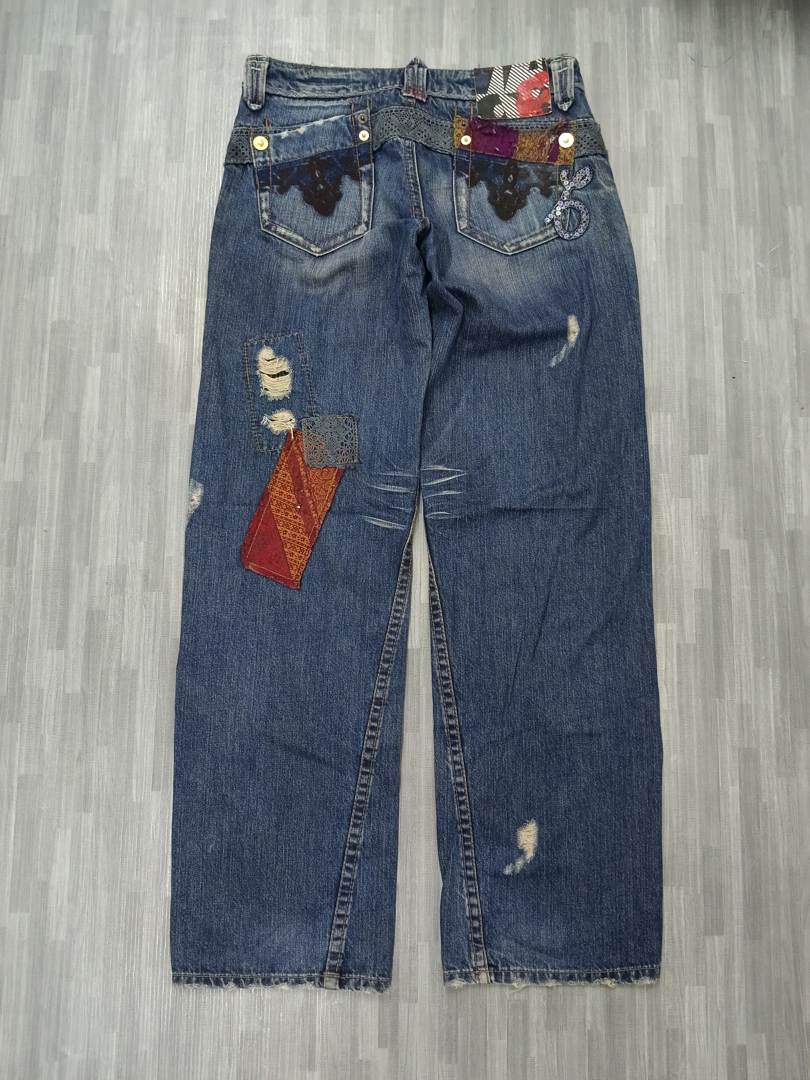 Japanese Brand A6 DISTRESSED PACTHWORK TWIST DENIM PANTS Size 30" / US 8 / IT 44 - 3 Thumbnail
