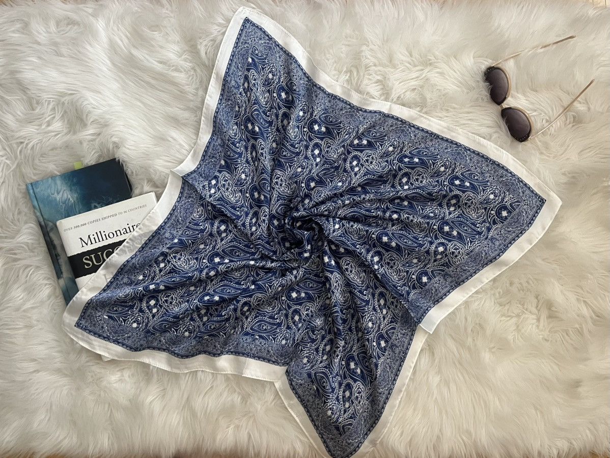 Other Blue paisley print scarf with a soft, lightweight feel 🤍 Size ONE SIZE - 1 Preview