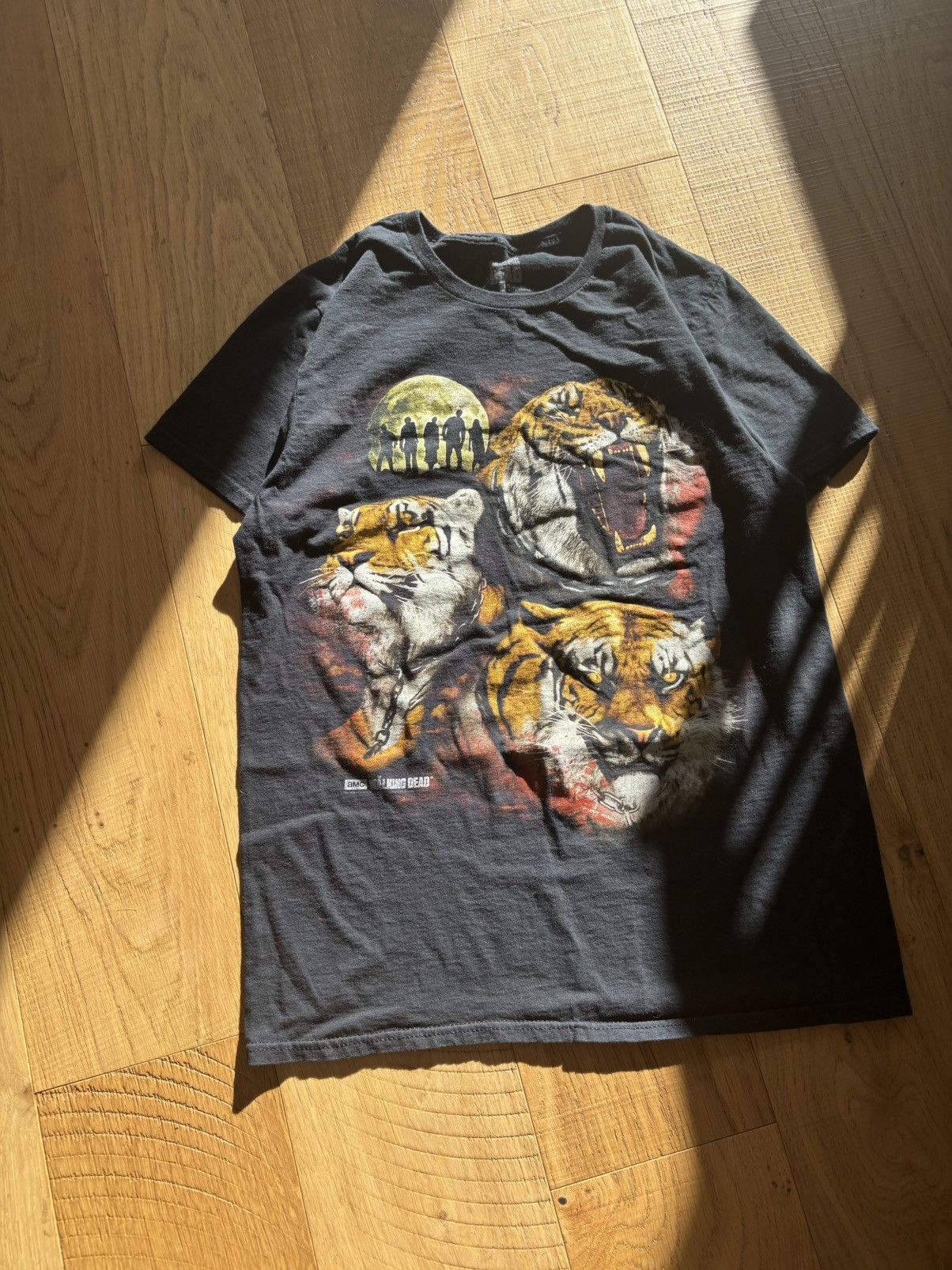 Vintage The Walking Dead graphic tee Size US M / EU 48-50 / 2 - 1 Thumbnail
