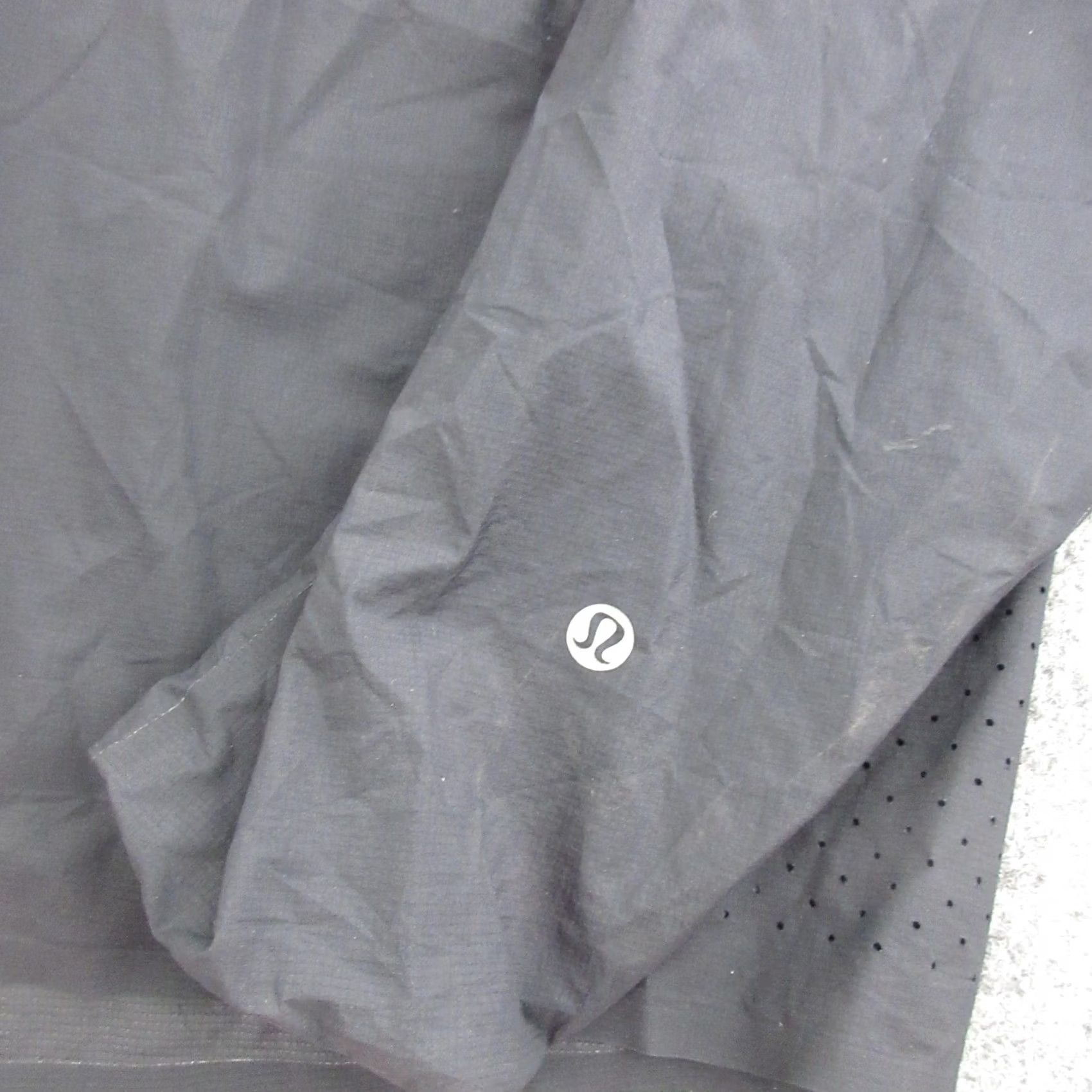 Lululemon Lululemon Jacket Mens Large Black Hooded Full Zip Windbreaker Run Lightweight Size US L / EU 52-54 / 3 - 2 Thumbnail
