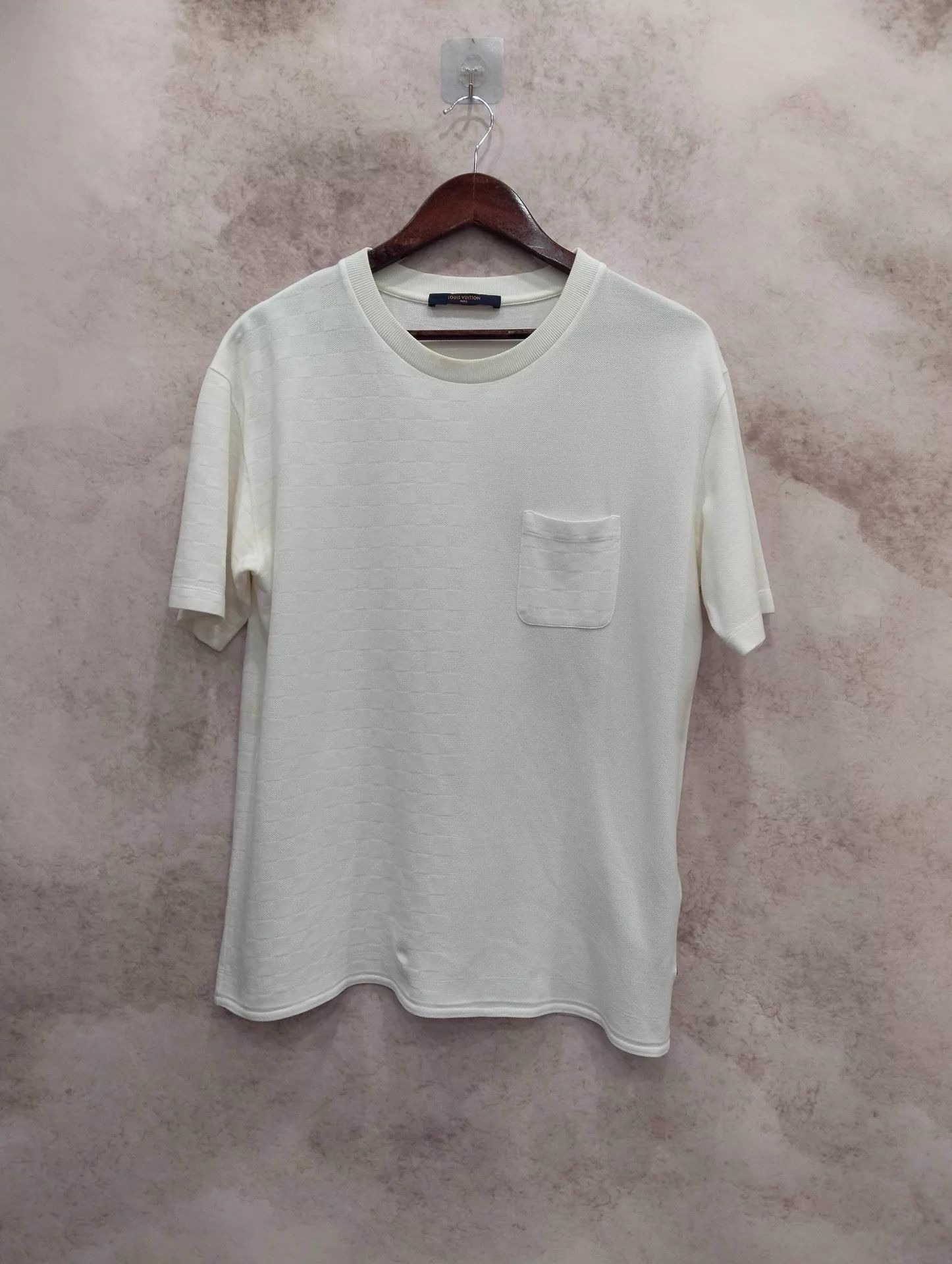 Louis Vuitton Louis Vuitton White Pocket Logo Short Sleeve Tee L 95 New Size US L / EU 52-54 / 3 - 1 Thumbnail