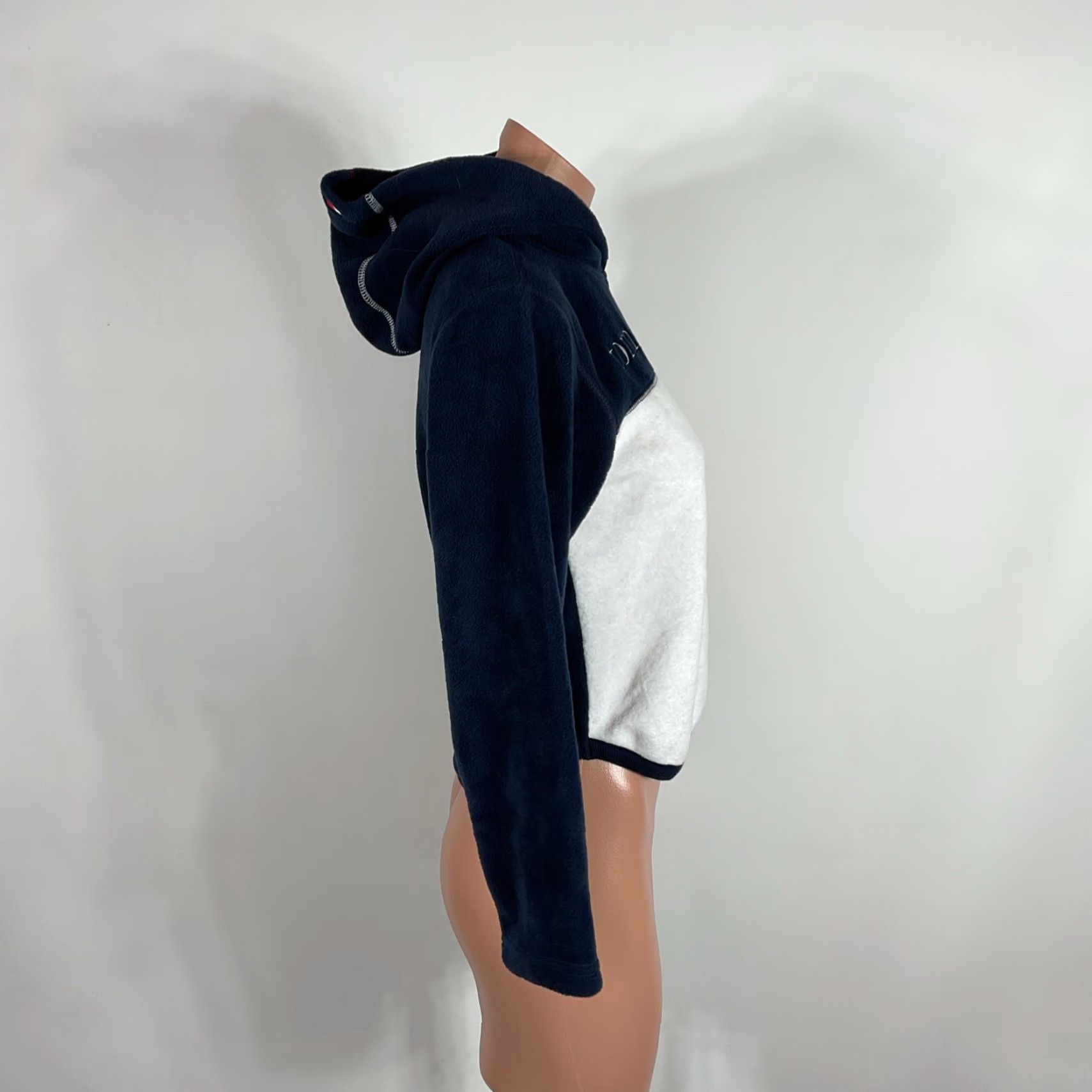 VINTAGE Tommy Hilfiger Youth Sweatshirt Pullover Flag Fleece Multi