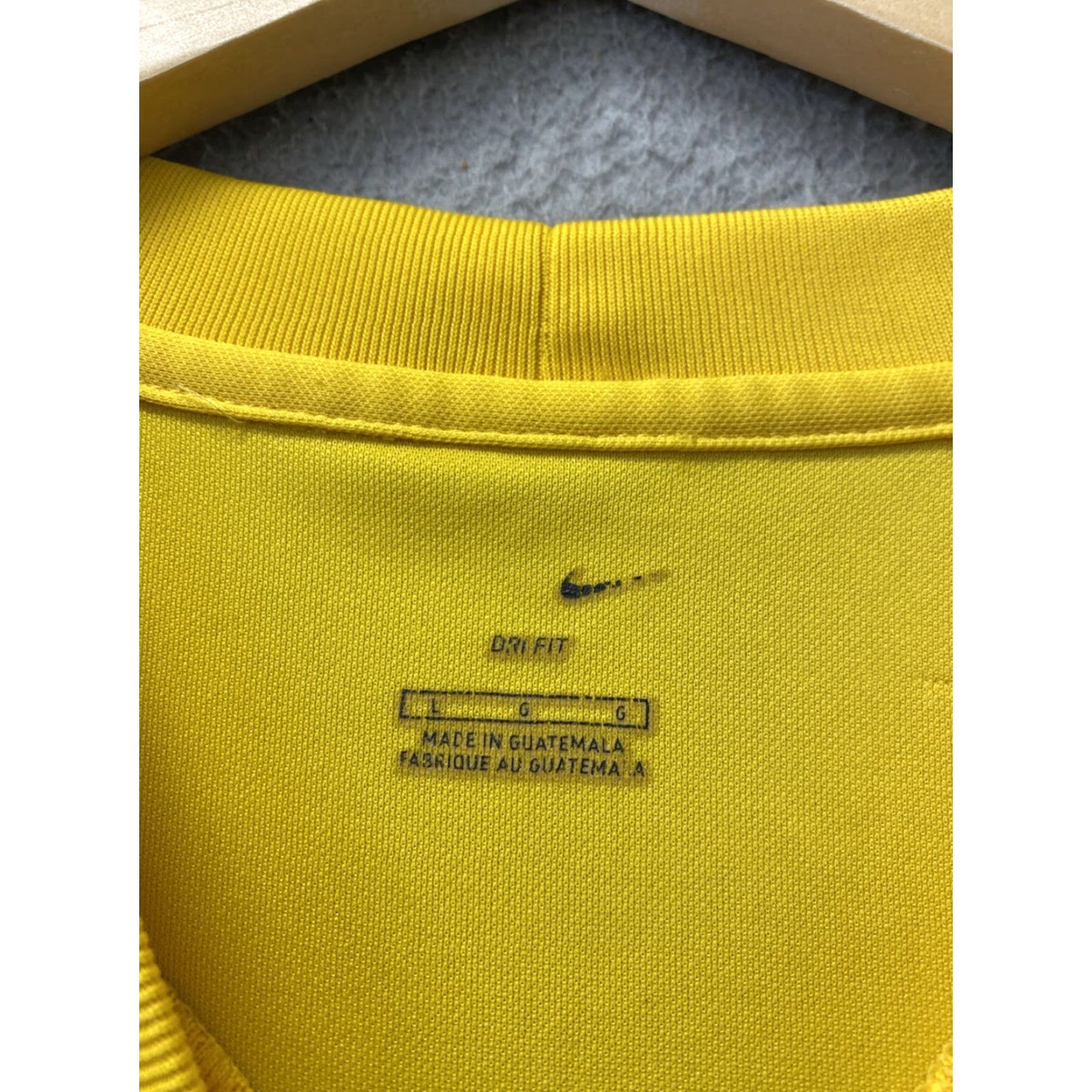Nike VINTAGE Nike Muscle T-Shirt Large Yellow Sleeveless Dri-Fit Mens Size US M / EU 48-50 / 2 - 3 Thumbnail