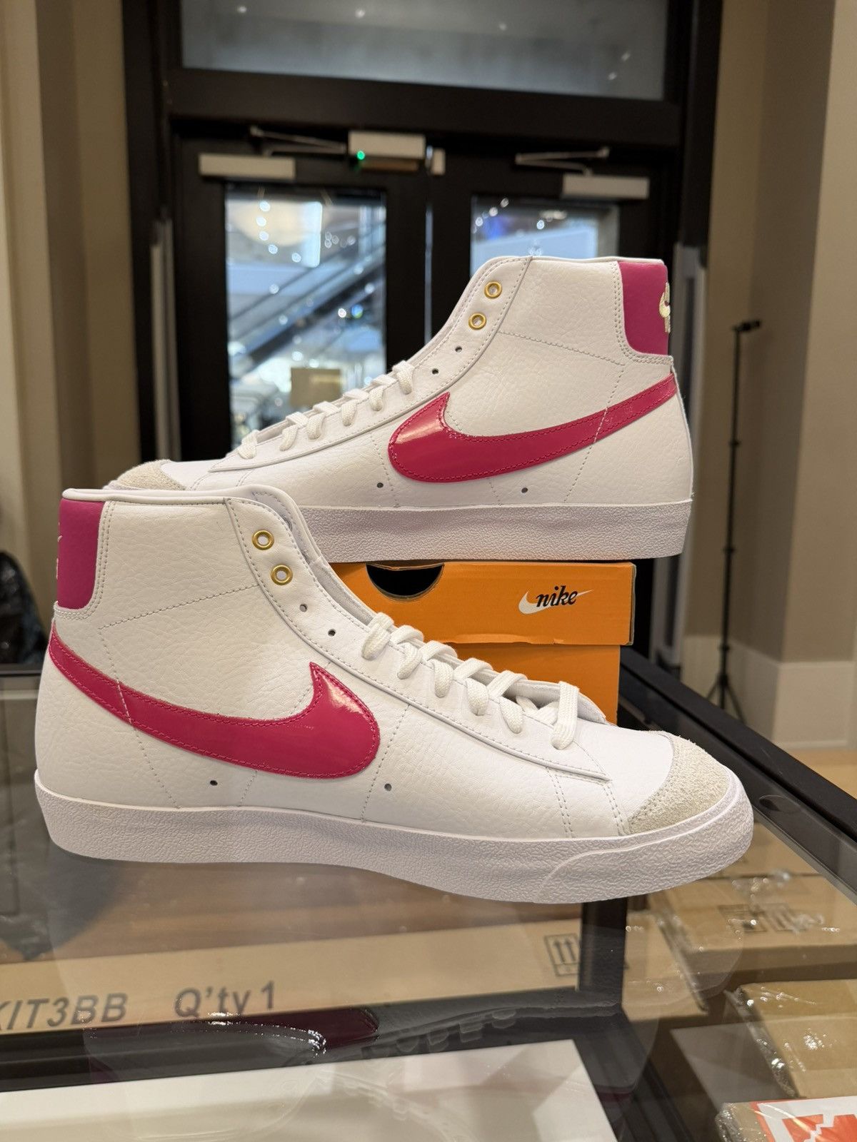 Nike Nike Blazer Mid ‘World Tour’ Size US 12.5 / EU 45-46 - 2 Thumbnail
