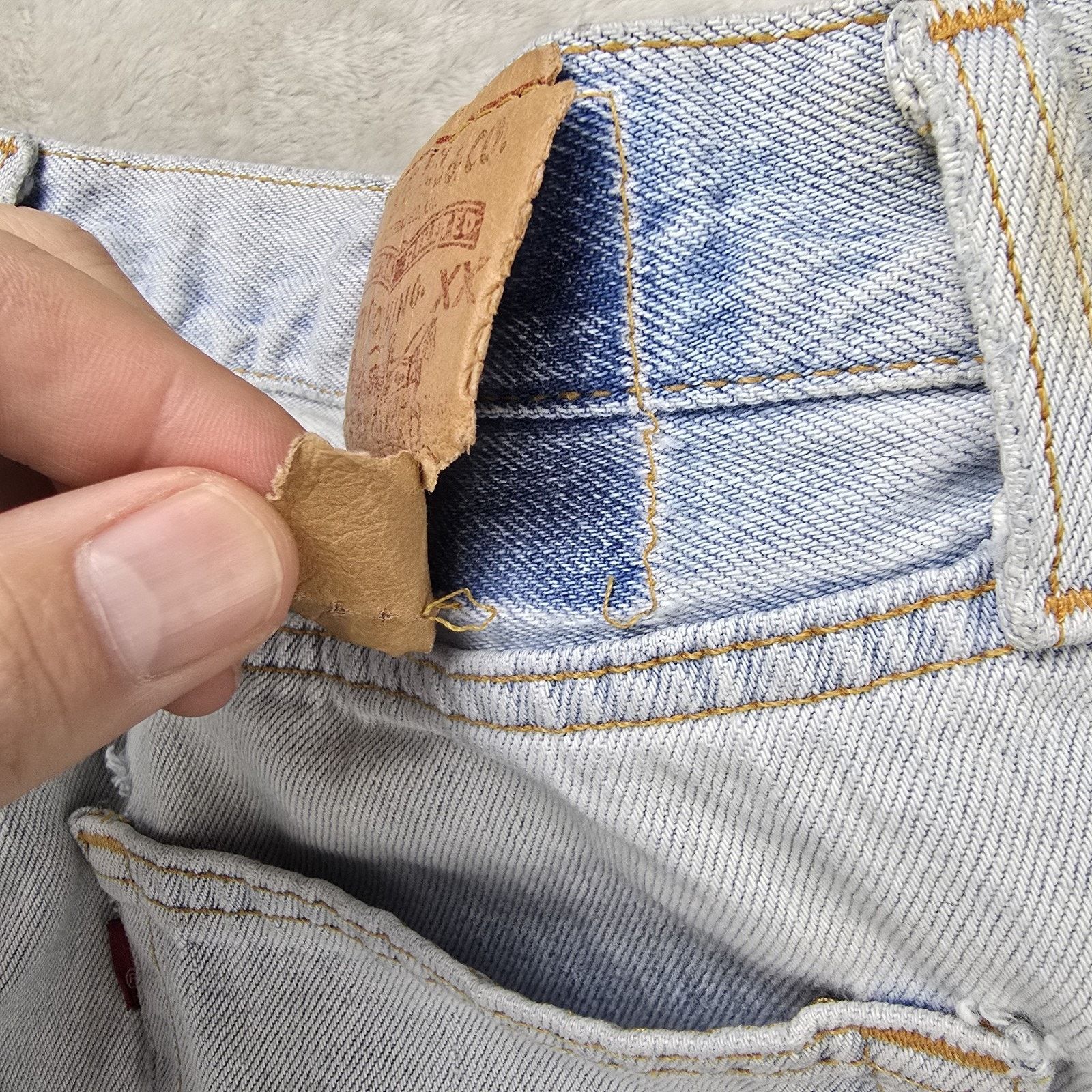 Levi's Vintage Levis 501 Jeans 32x30 (Fits 30x28) USA 90s *FLAWS* Size US 30 / EU 46 - 14 Thumbnail