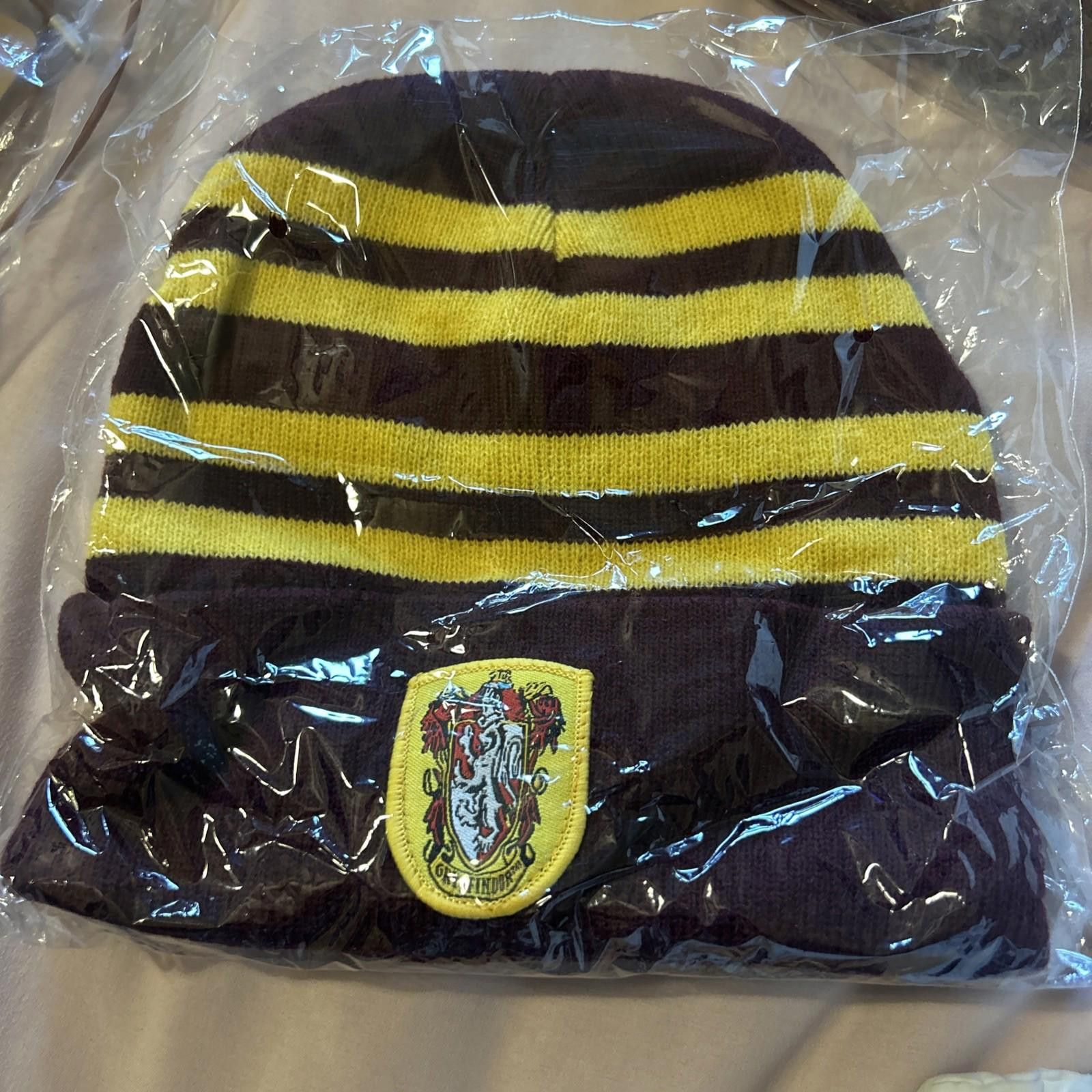 Designer Harry Potter Scarf Beanie Socks Gryffindor Knit 3pc Size ONE SIZE - 4 Thumbnail