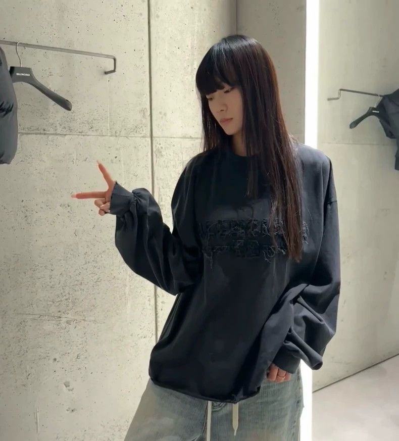 Balenciaga Balenciaga Black patch velvet long sleeves Size US M / EU 48-50 / 2 - 8 Thumbnail