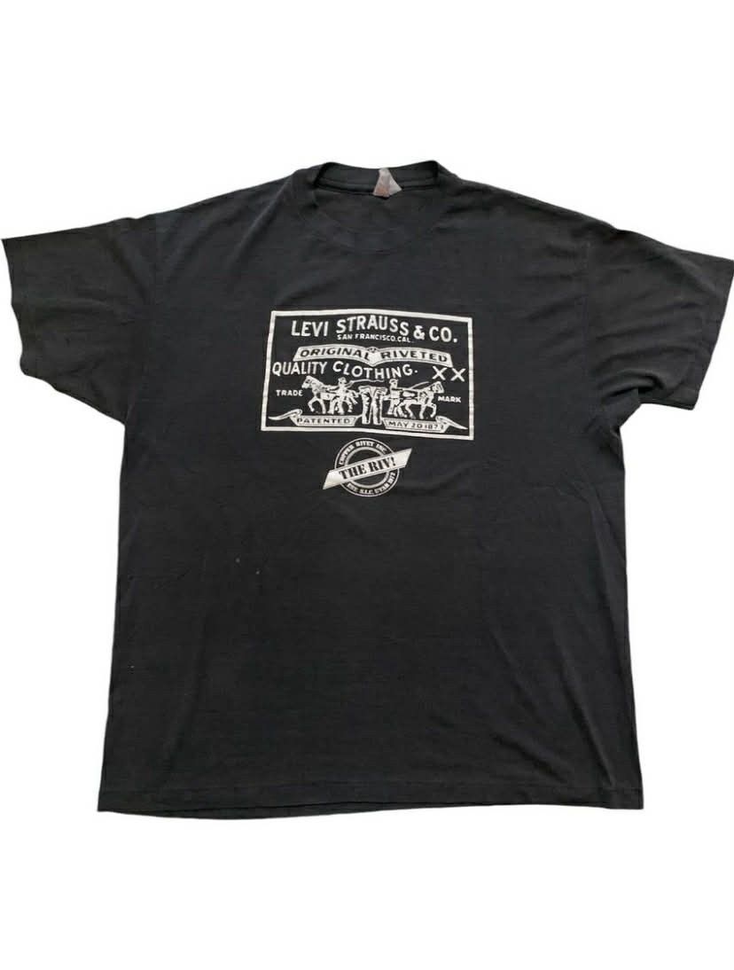 VINTAGE LEVI’S T-SHIRT