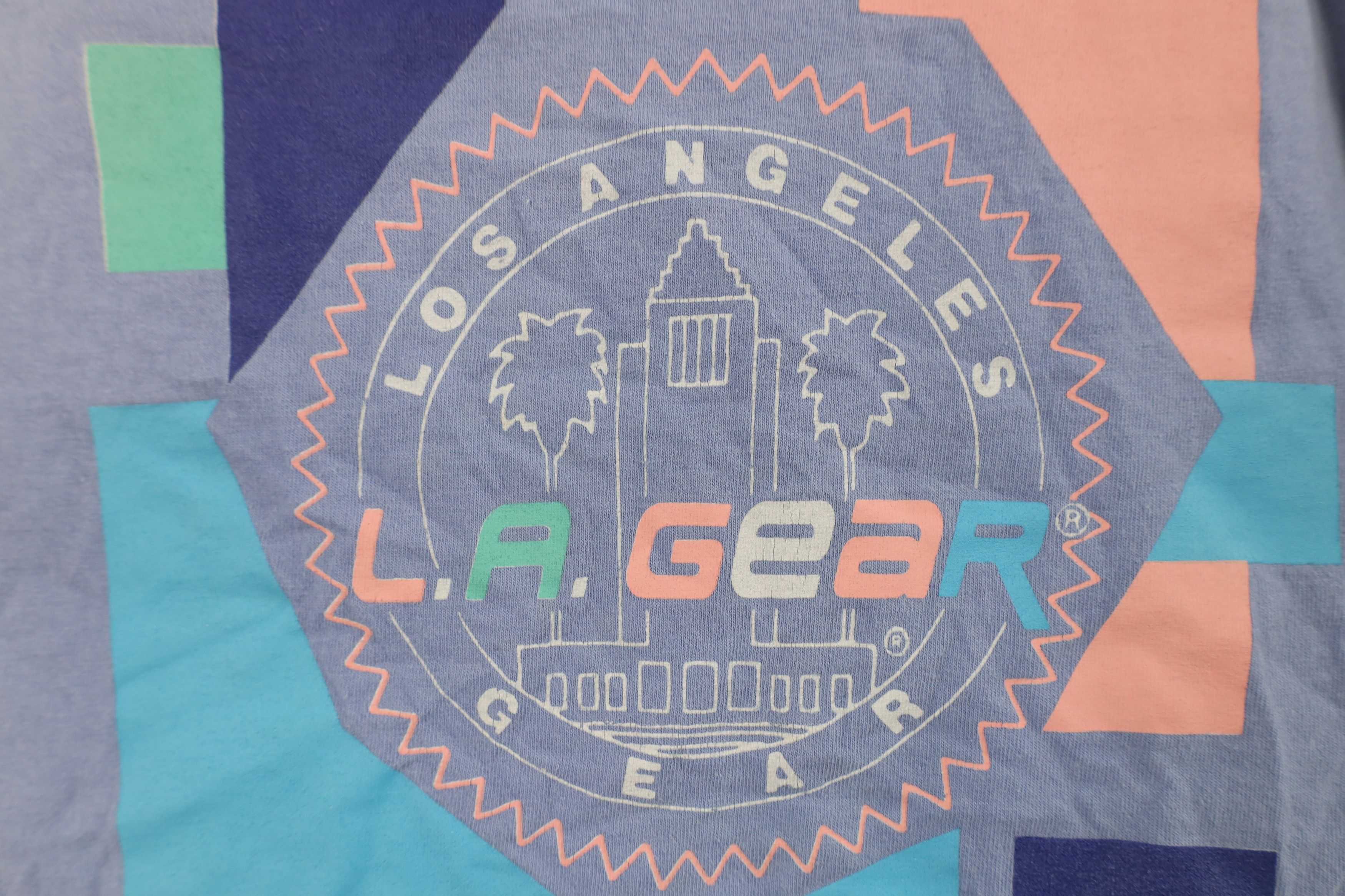 La Gear Vintage 90s LA Gear Spell Out Cropped T-Shirt Purple USA Size ONE SIZE - 5 Thumbnail