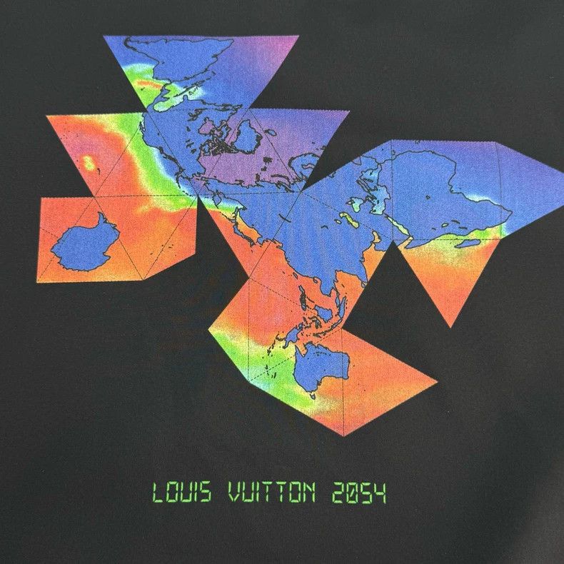 Louis Vuitton Louis Vuitton Black map logo thermal back pocket short slee Size US M / EU 48-50 / 2 - 9 Thumbnail