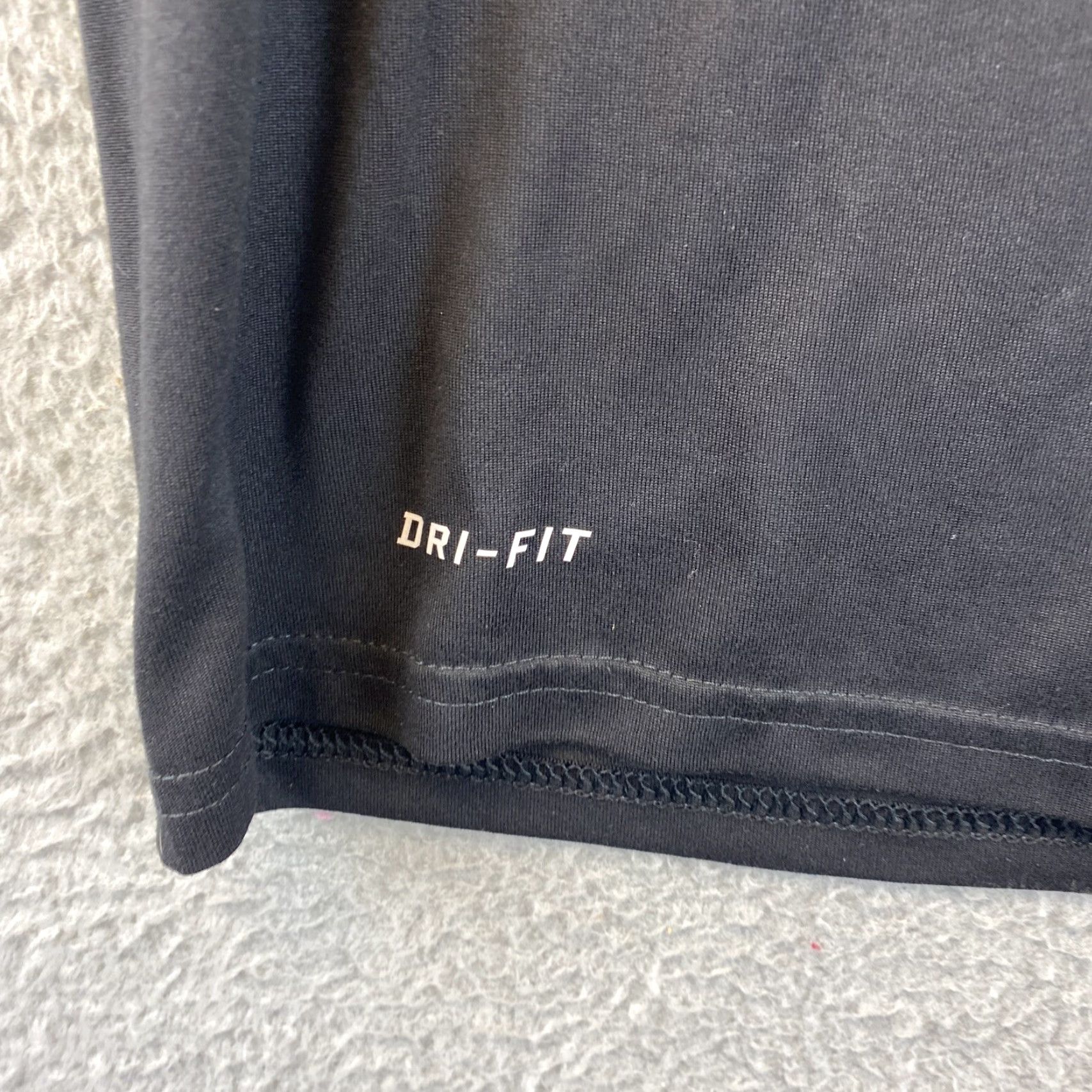 Nike Nike Men's T-Shirt Size Large Black Graphic Tee Crew Neck Logo Quotes 73-59 Size US 33 - 4 Thumbnail