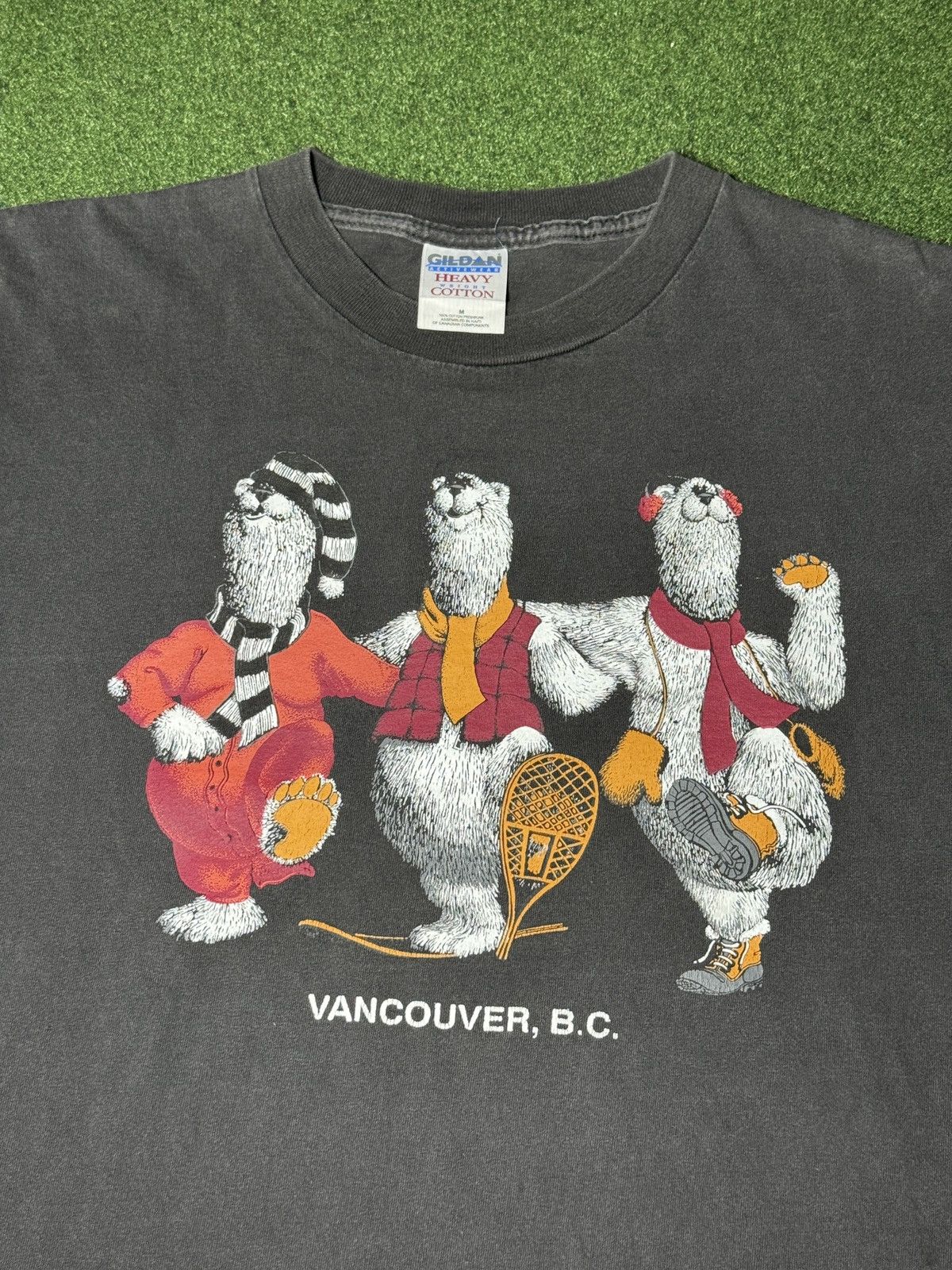 Gildan × Vintage Vintage 90s Vancouver BC Canada Polar Bear Faded T Shirt Size US M / EU 48-50 / 2 - 2 Thumbnail