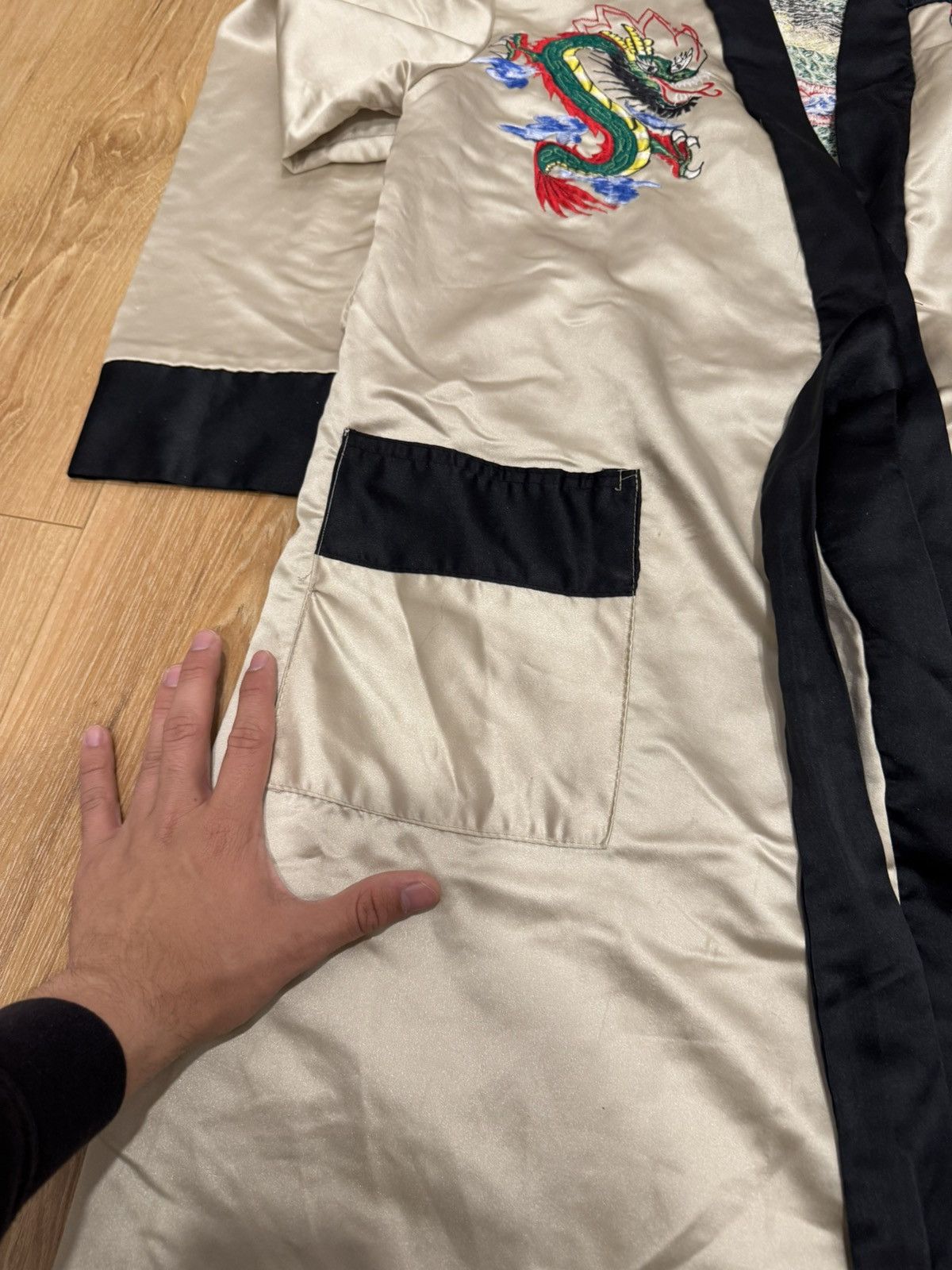Japanese Brand 🐲 VINTAGE DRAGON ROBES🐲 Size US M / EU 48-50 / 2 - 9 Thumbnail