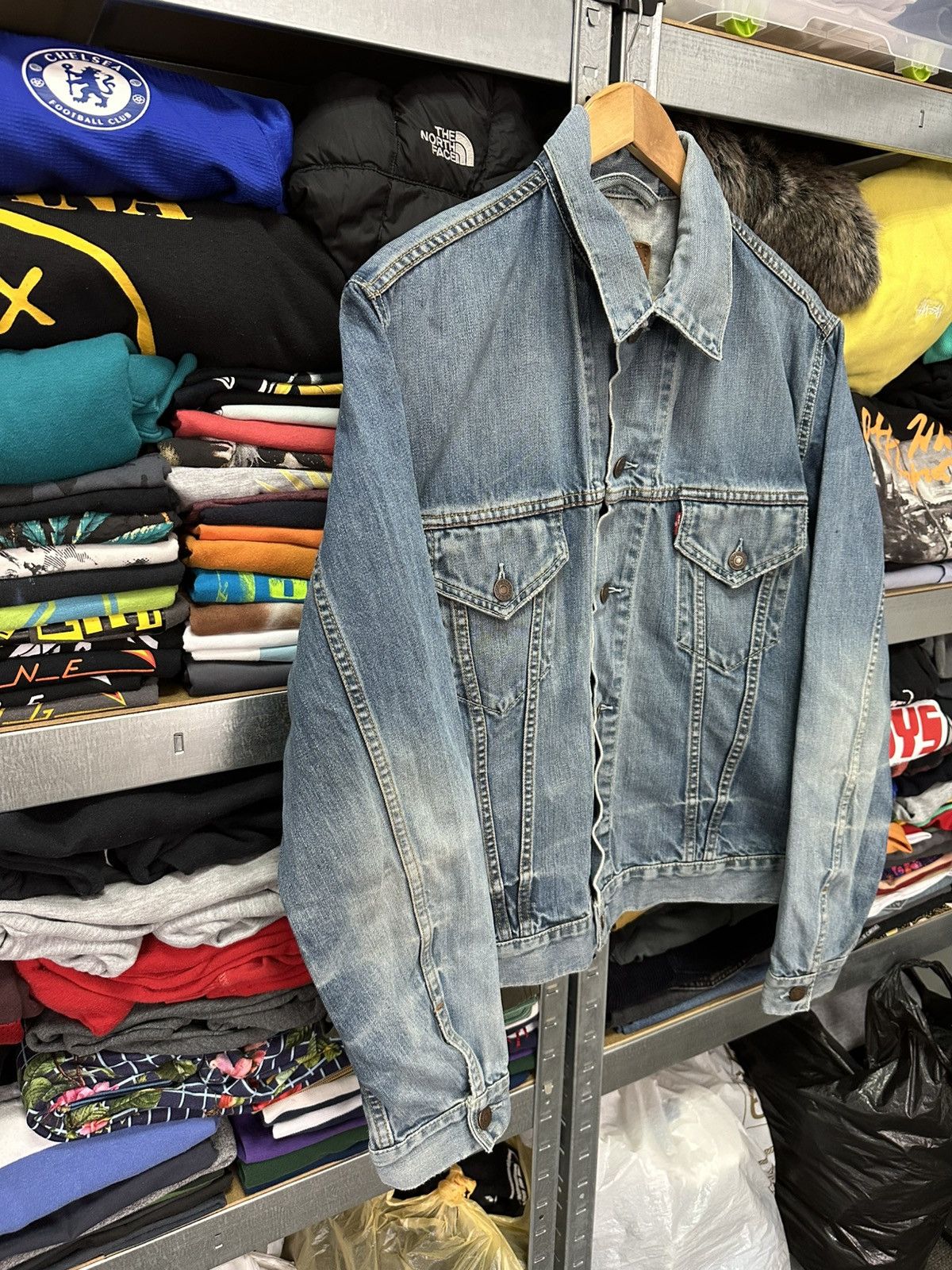 Levi's Vintage Clothing Vintage Levi’s Denim Jacket Washed Blue Trucker 90s Hype Size US XL / EU 56 / 4 - 2 Thumbnail