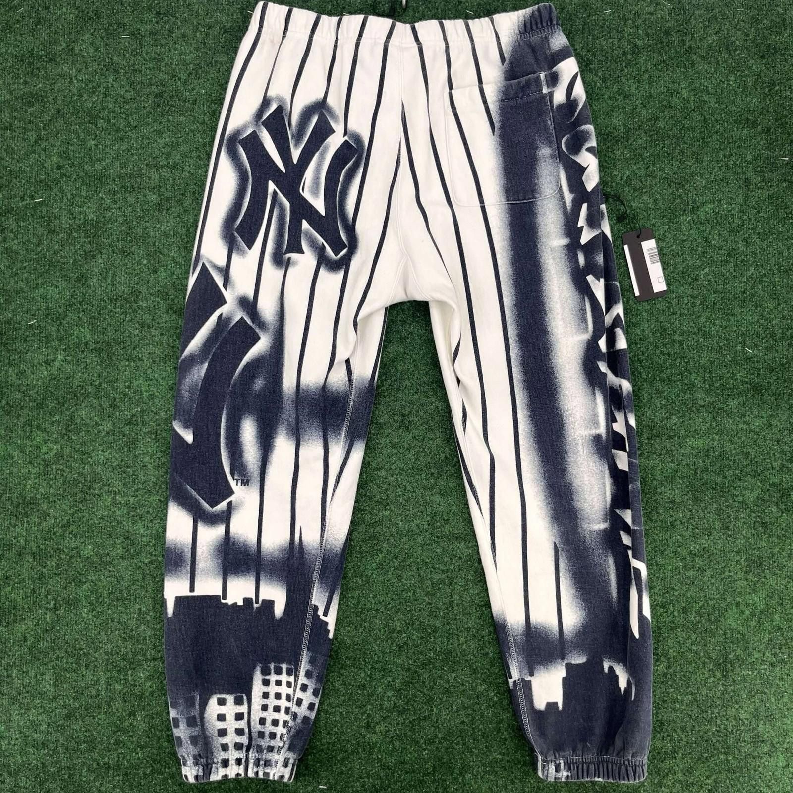 Supreme Supreme X New York Yankees Airbrush Sweatpant Size US 30 / EU 46 - 10 Thumbnail