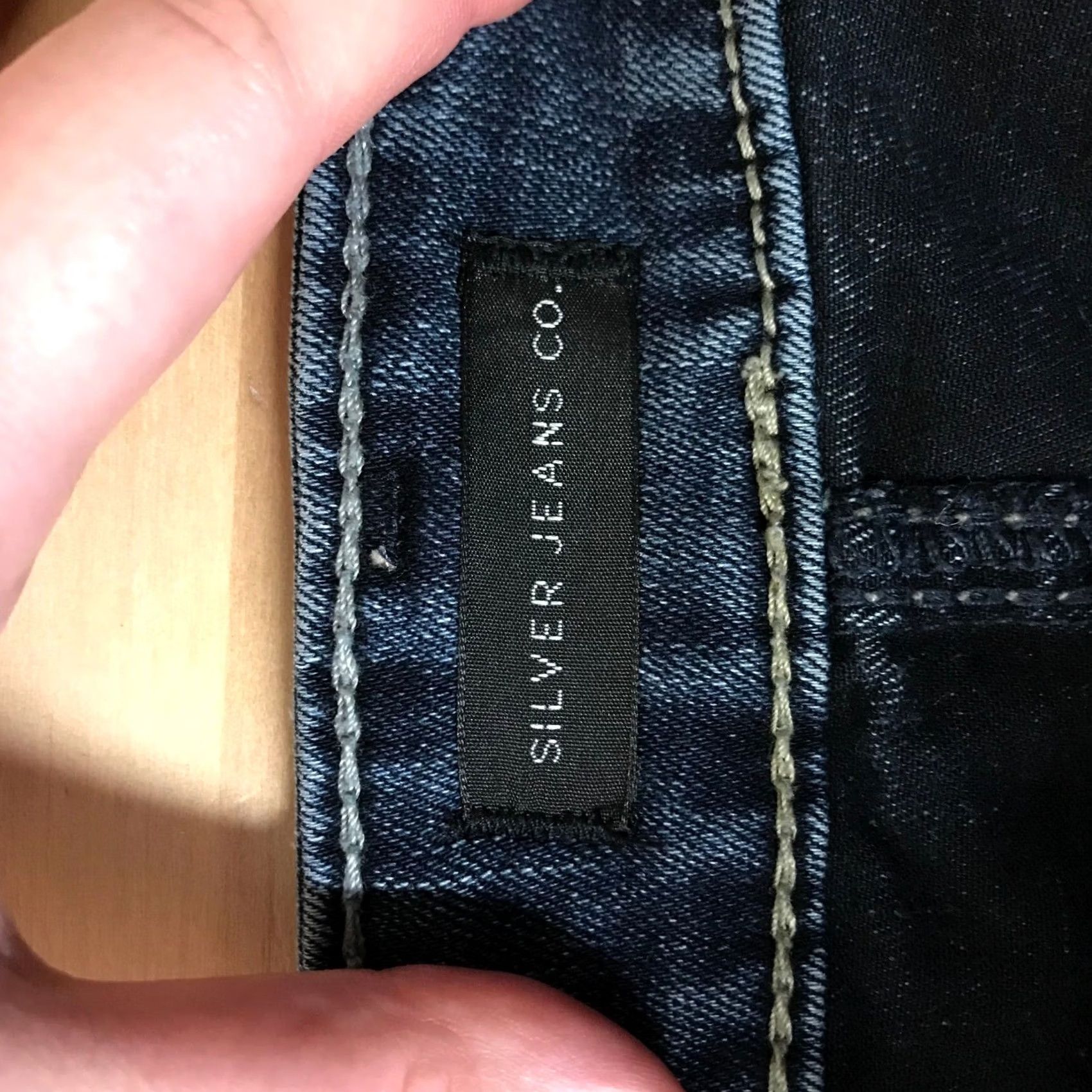 Silver Jeans Co. VINTAGE? No Silver Jeans Co Women Dark Wash Tapered Leg Stretch Denim Blue Jeans Size 24" / US 00 / IT 34 - 7 Thumbnail