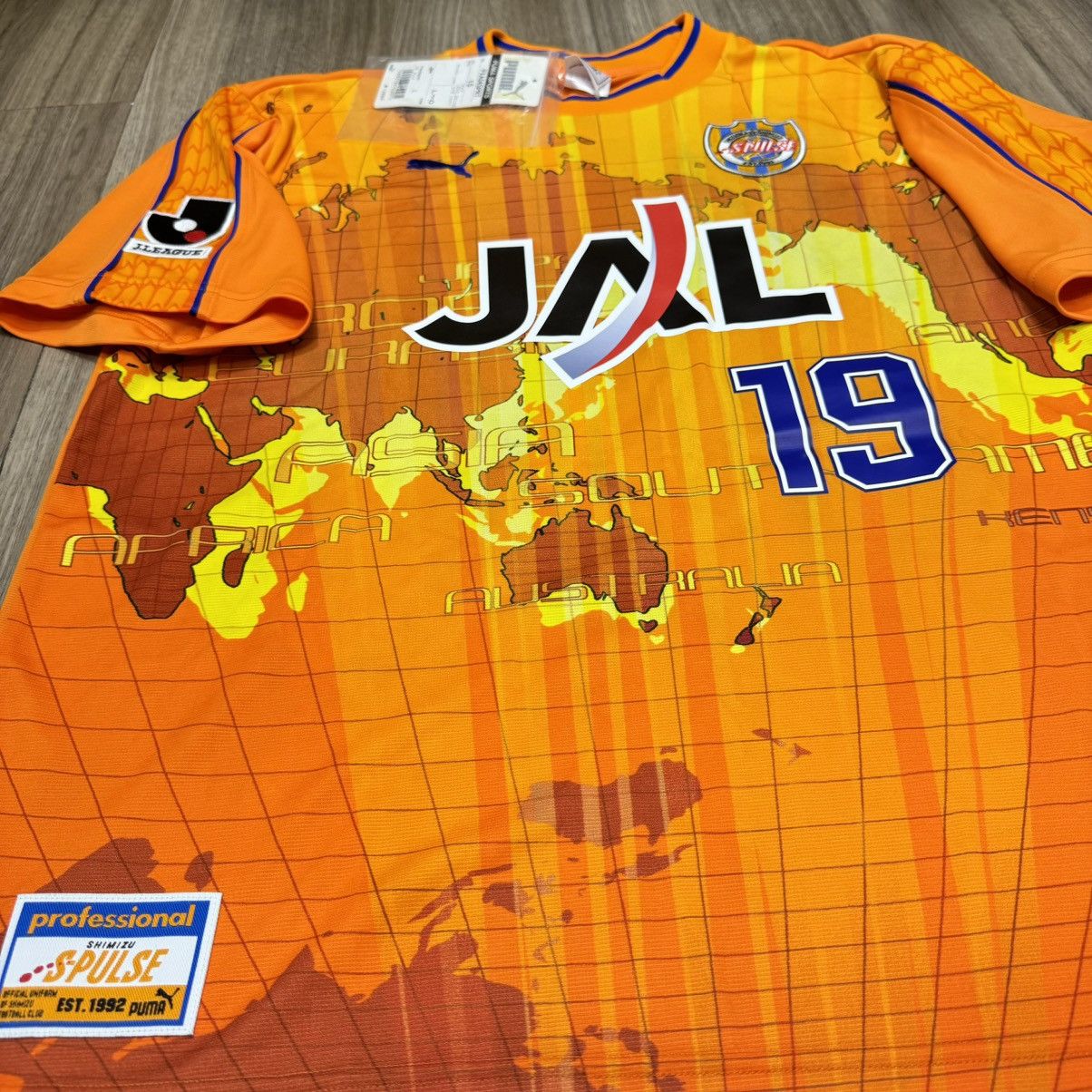 Other Shimizu S-pulse 03/04 home shirt #19 Ahn (bnwt) Size US L / EU 52-54 / 3 - 4 Thumbnail