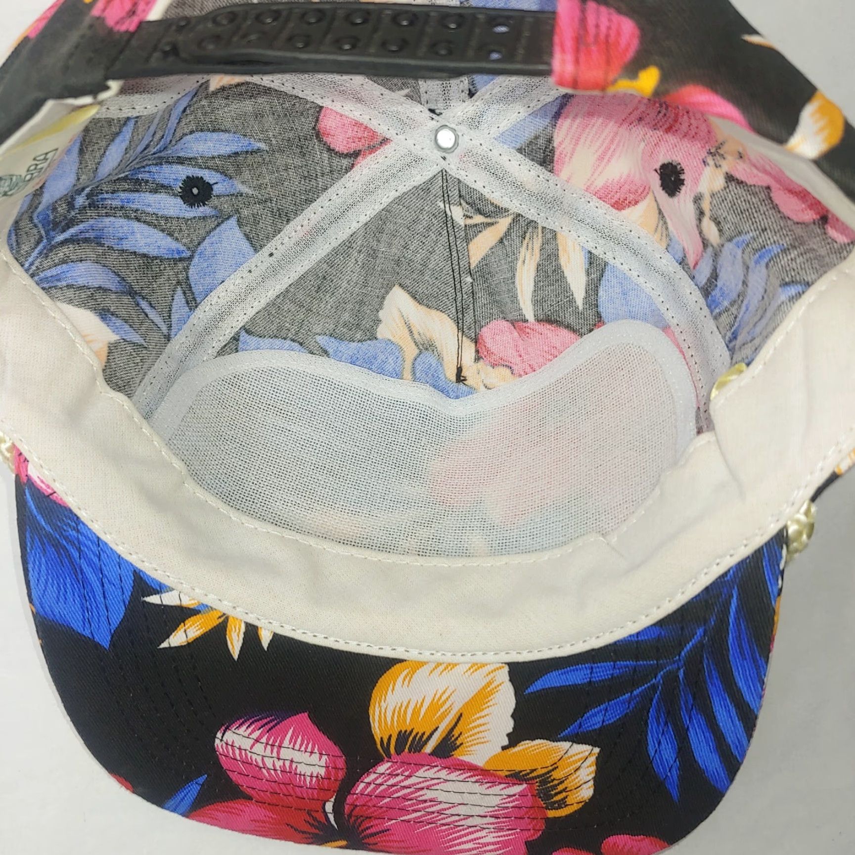 Vintage VINTAGE EMCO Aruba Cap World Tour Beach Floral Canvas Trucker Black Adjustable Unisex Adults Cap Cobra Size ONE SIZE - 8 Thumbnail