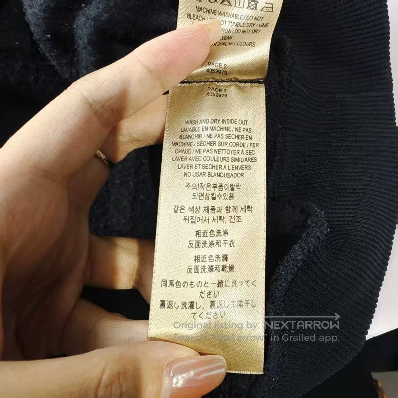 burberry sweatshirt in size small, navy blue.