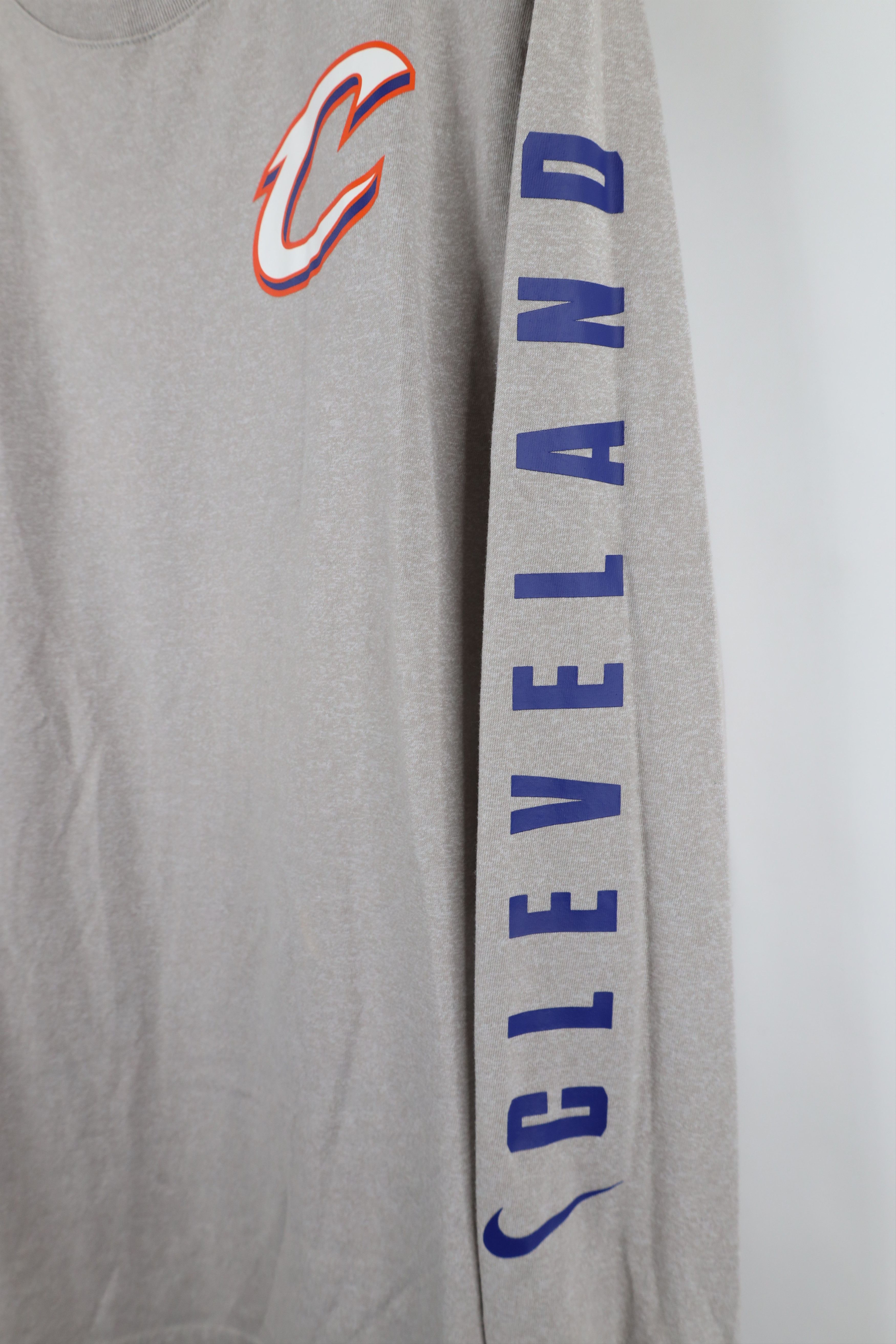 Nike × Vintage Nike NBA Cleveland Cavaliers Basketball Long Sleeve T-Shirt Size US M / EU 48-50 / 2 - 4 Thumbnail