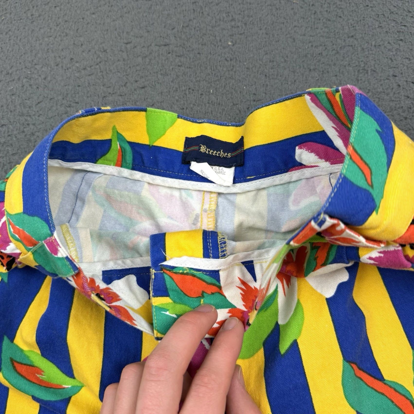 Vintage VINTAGE Breeches Shorts Womens 8 Yellow Blue Striped Floral Hawaiian Tropical Shirt Size 30" / US 8 / IT 44 - 3 Thumbnail