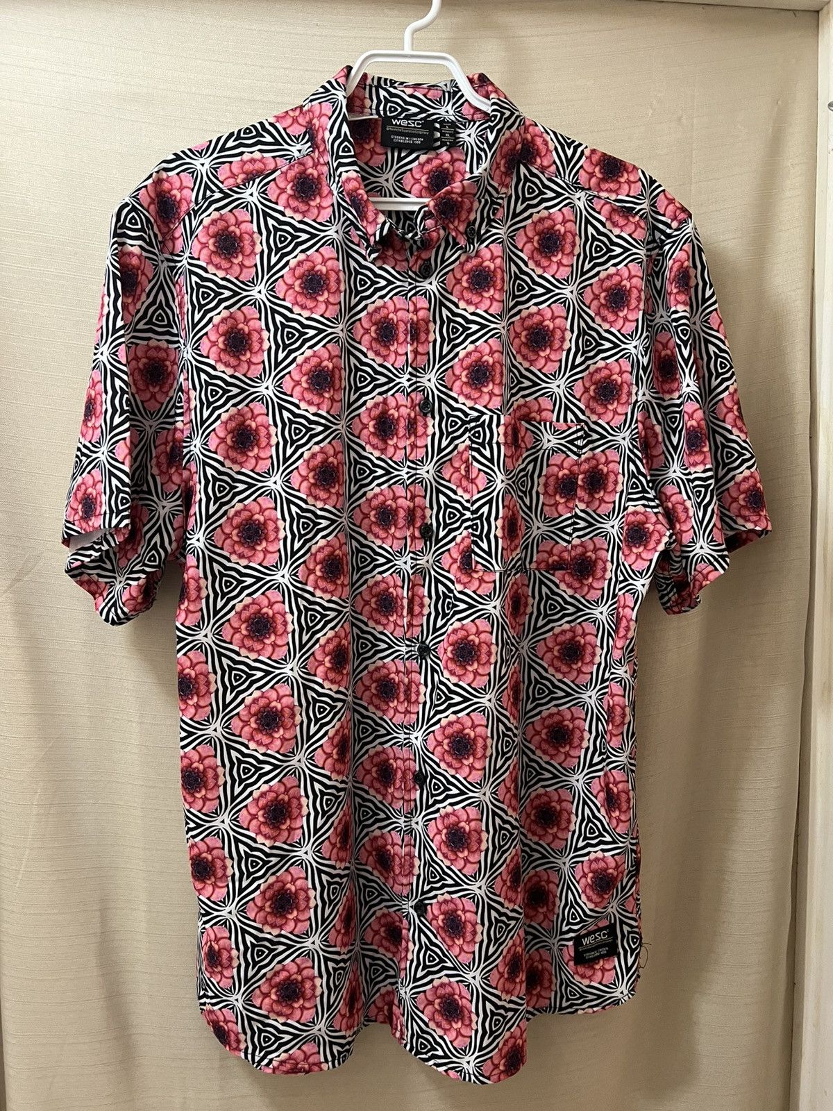 WeSC Wesc mens geometric shirt large button up Size US L / EU 52-54 / 3 - 1 Thumbnail