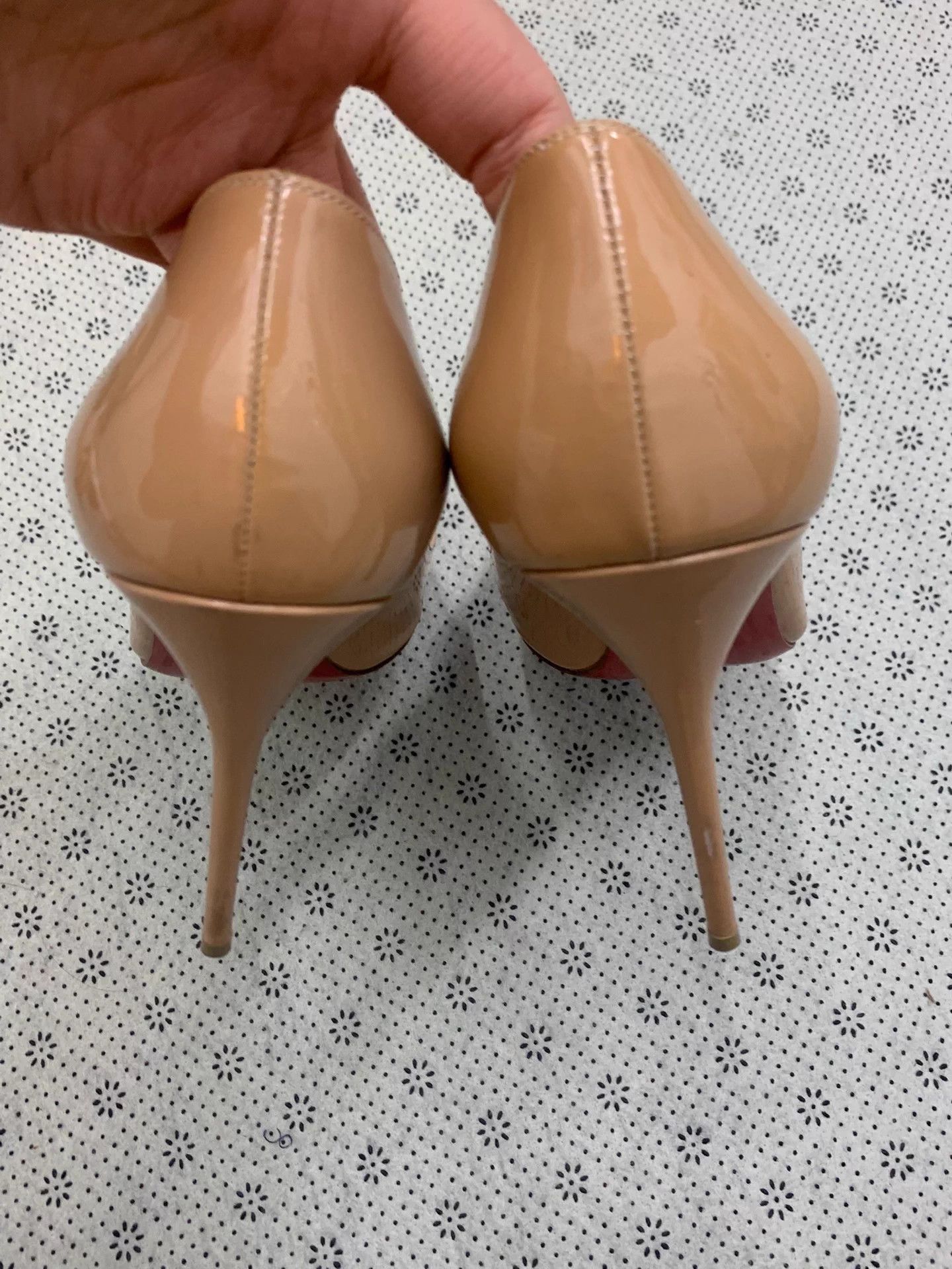 Christian Louboutin Christian Louboutin Red Sole Nude Pat Heels 39 Size US 8 / IT 38 - 3 Thumbnail