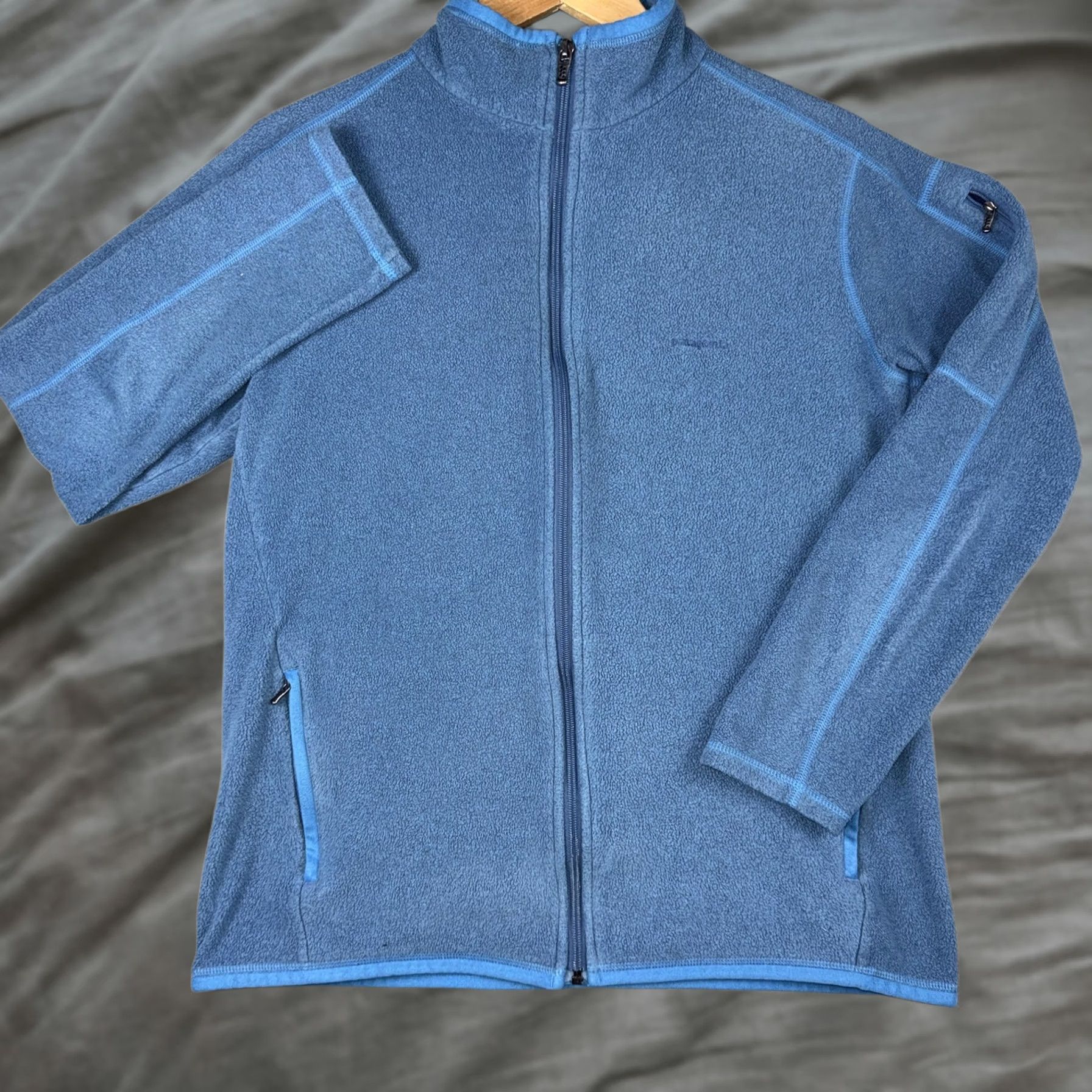 Patagonia Patagonia Jacket Womens Large Blue Full Zip Lightweight Fleece Outdoor Layer Size L / US 10 / IT 46 - 1 Thumbnail