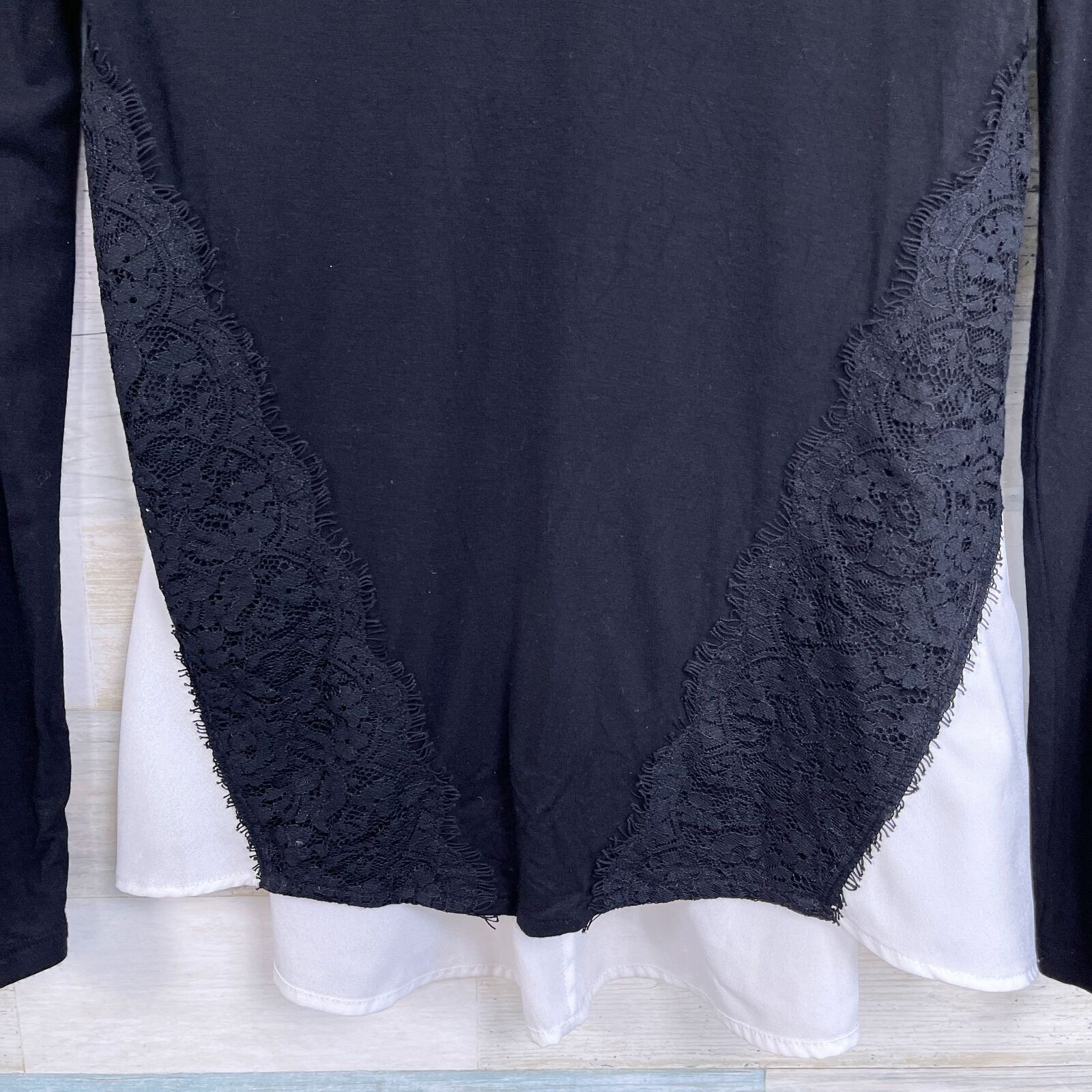 White House Black Market White House Black Market Lace Mixed Media Long Sleeve XXS Size XXS / US 00 / IT 34 - 3 Thumbnail
