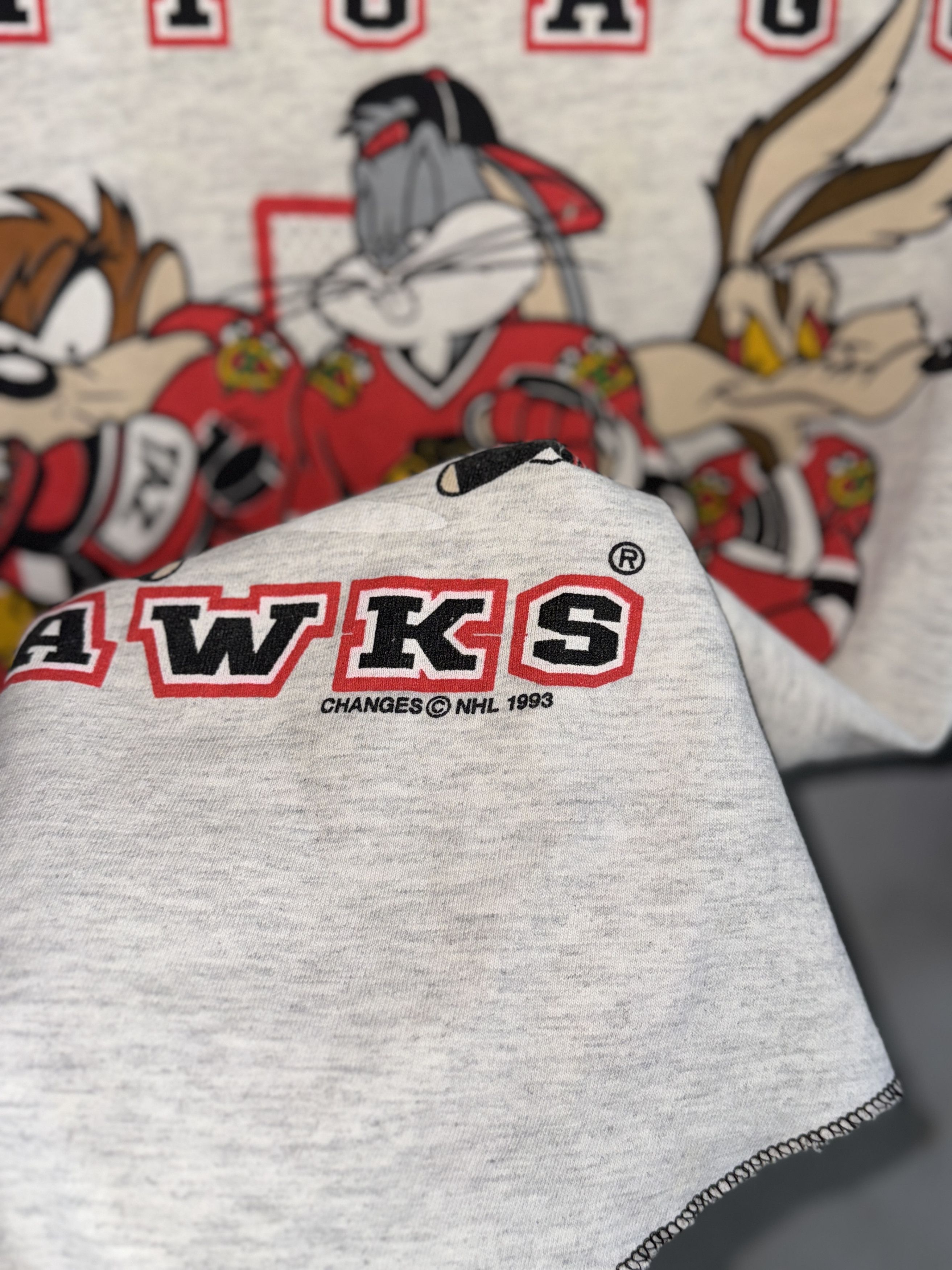 Vintage Vintage 1993 Chicago Blackhawks Looney Tunes NHL T-Shirt Size US M / EU 48-50 / 2 - 7 Thumbnail