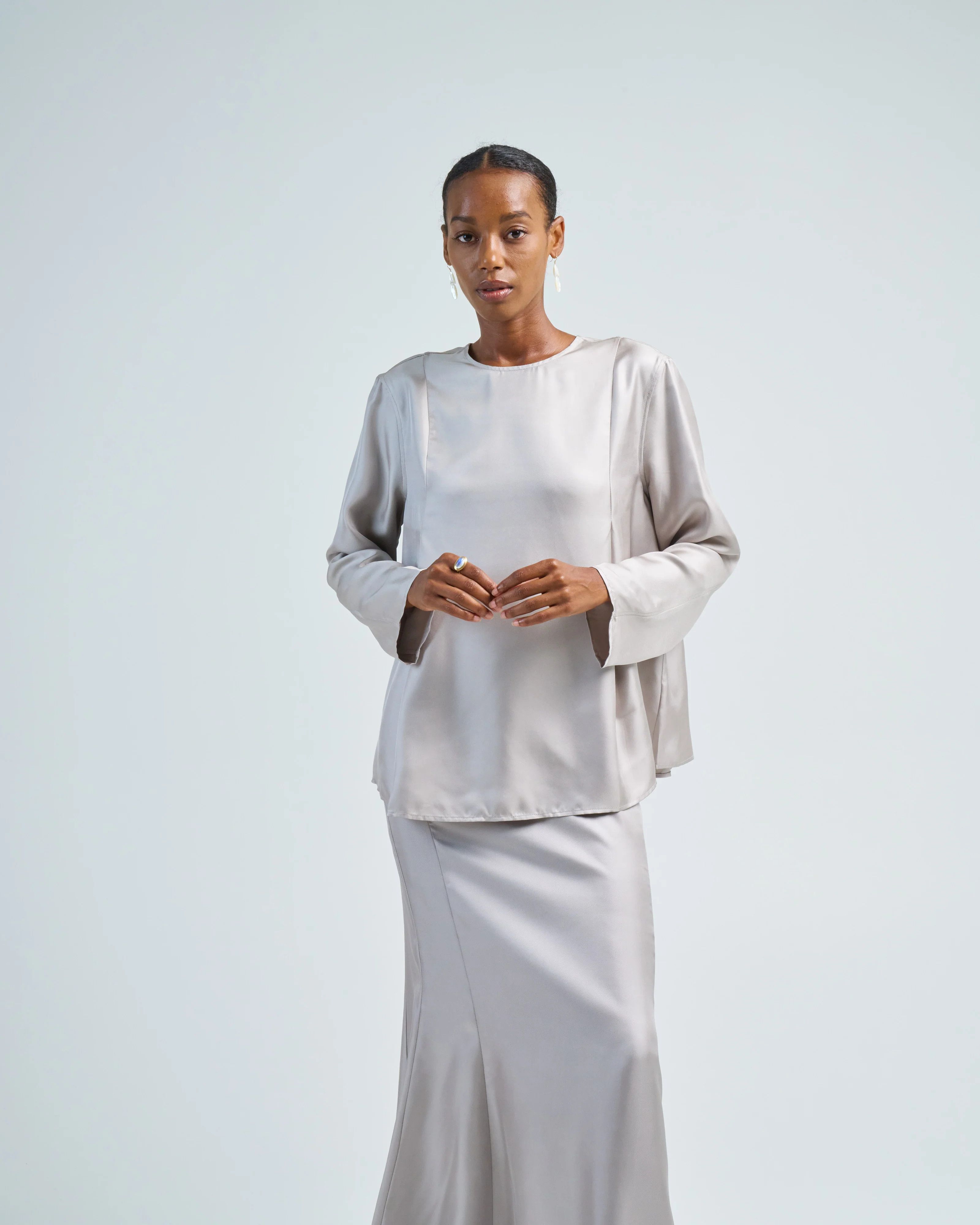 Loulou de Saison o1s22i1n1024 Silk Adalyn Blouse in Grey Size M / US 6-8 / IT 42-44 - 5 Thumbnail