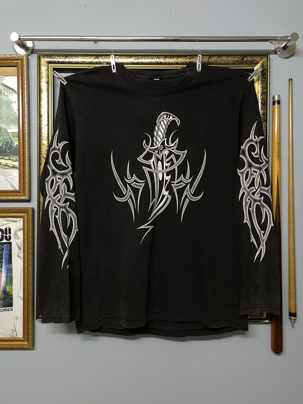 Vintage Vintage 1990s Tribal Knife Tattoo Sunfaded Distressed Tshirt Size US M / EU 48-50 / 2 - 1 Thumbnail