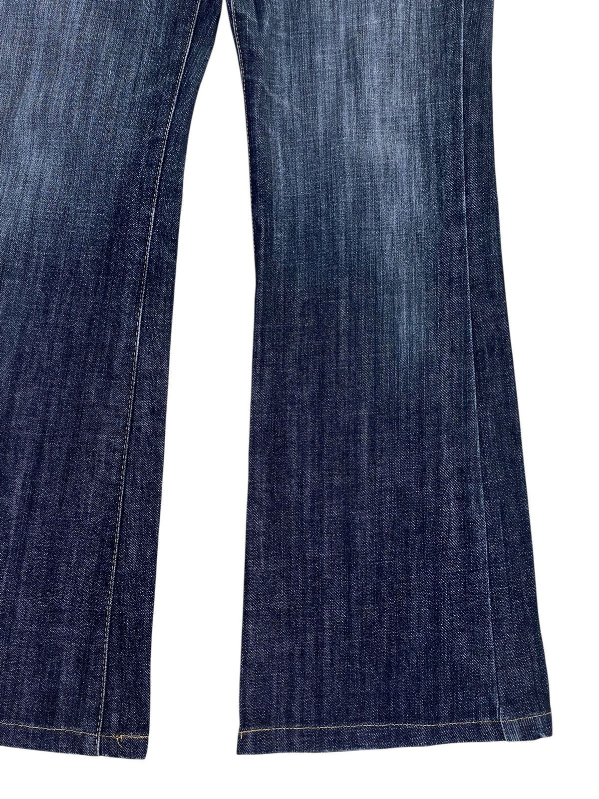 Uniqlo Uniqlo Faded Wash Style Flare Jeans Size US 28 / EU 44 - 6 Thumbnail