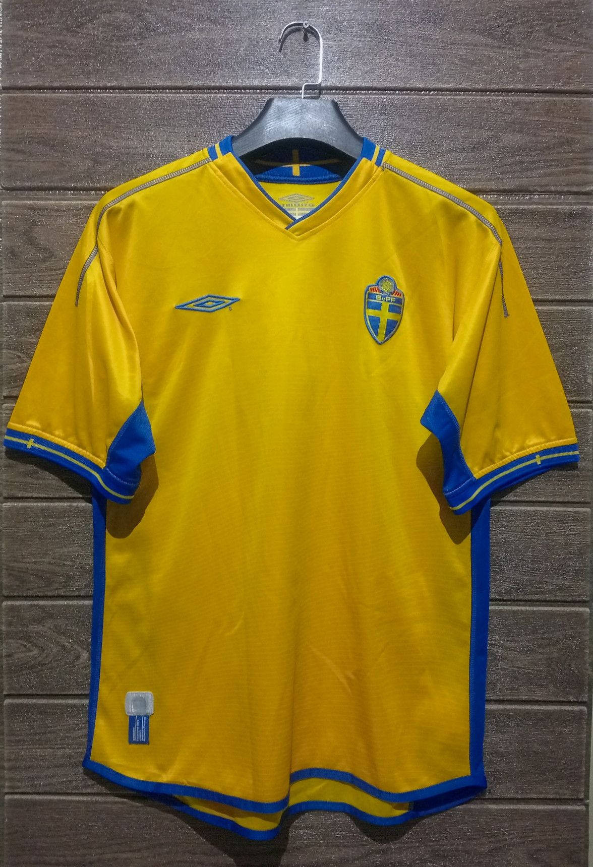 Umbro Vintage Umbro 2003/05 Sweden Home Jersey World Cup Size US L / EU 52-54 / 3 - 1 Thumbnail