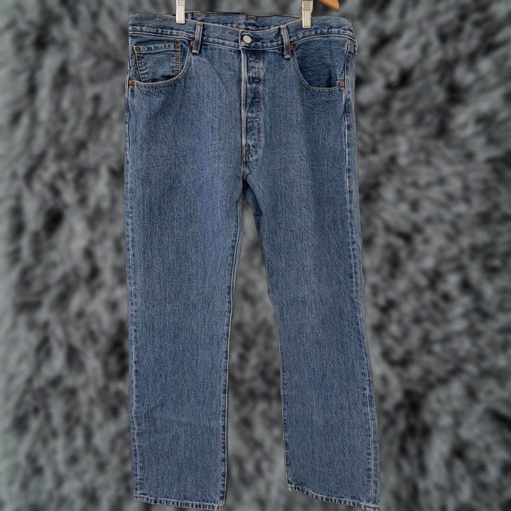Levi's Levi’s 501 Jeans Size 38 X 32 Mens Button Fly Medium Wash Straight Fit Size US 38 / EU 54 - 1 Thumbnail