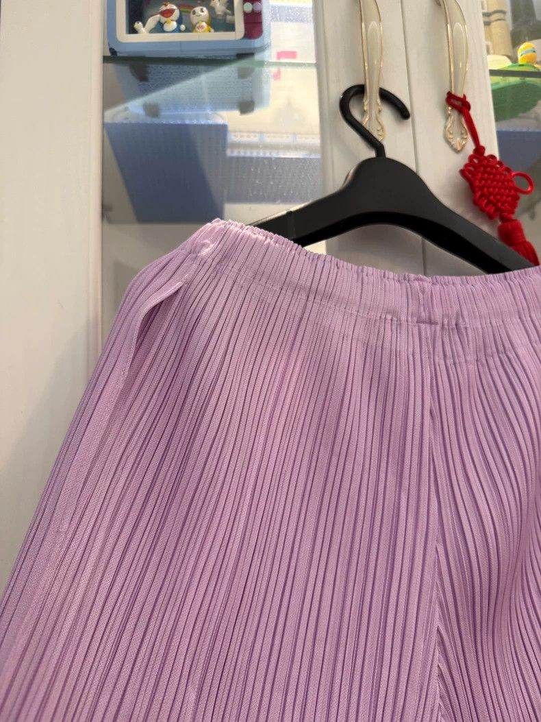 Issey Miyake Issey Miyake size:2 Purple pleated straight-leg trousers Size 31" - 6 Thumbnail