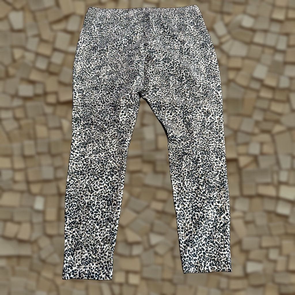 Old Navy VINTAGE Old Navy Pants Womens XL Black Cheetah Print Stevie High Rise Leggings Size 40" / US 18 - 1 Thumbnail