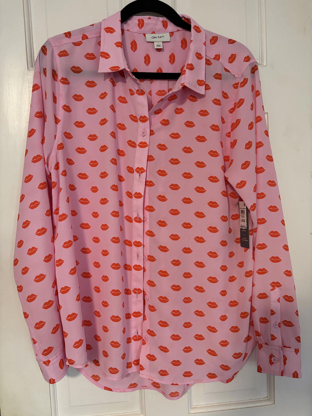 Other NWT Pink Long Sleeve Button-Up Blouse with Red Lips Print Size M / US 6-8 / IT 42-44 - 2 Thumbnail
