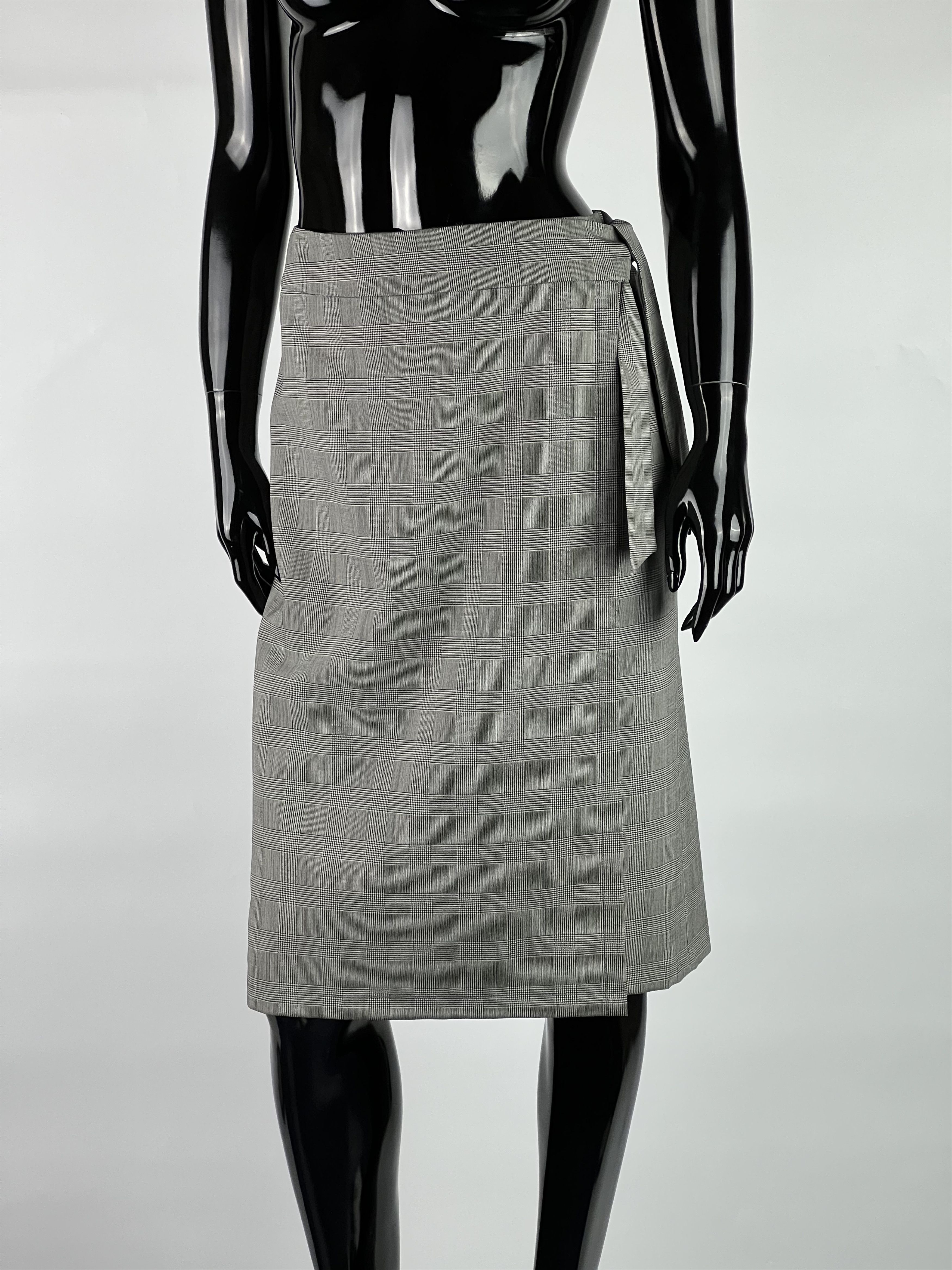 Max Mara Max Mara Wool Check Midi Wrap Pencil Skirt Size IT42 US8 Size 28" / US 6 / IT 42 - 2 Thumbnail
