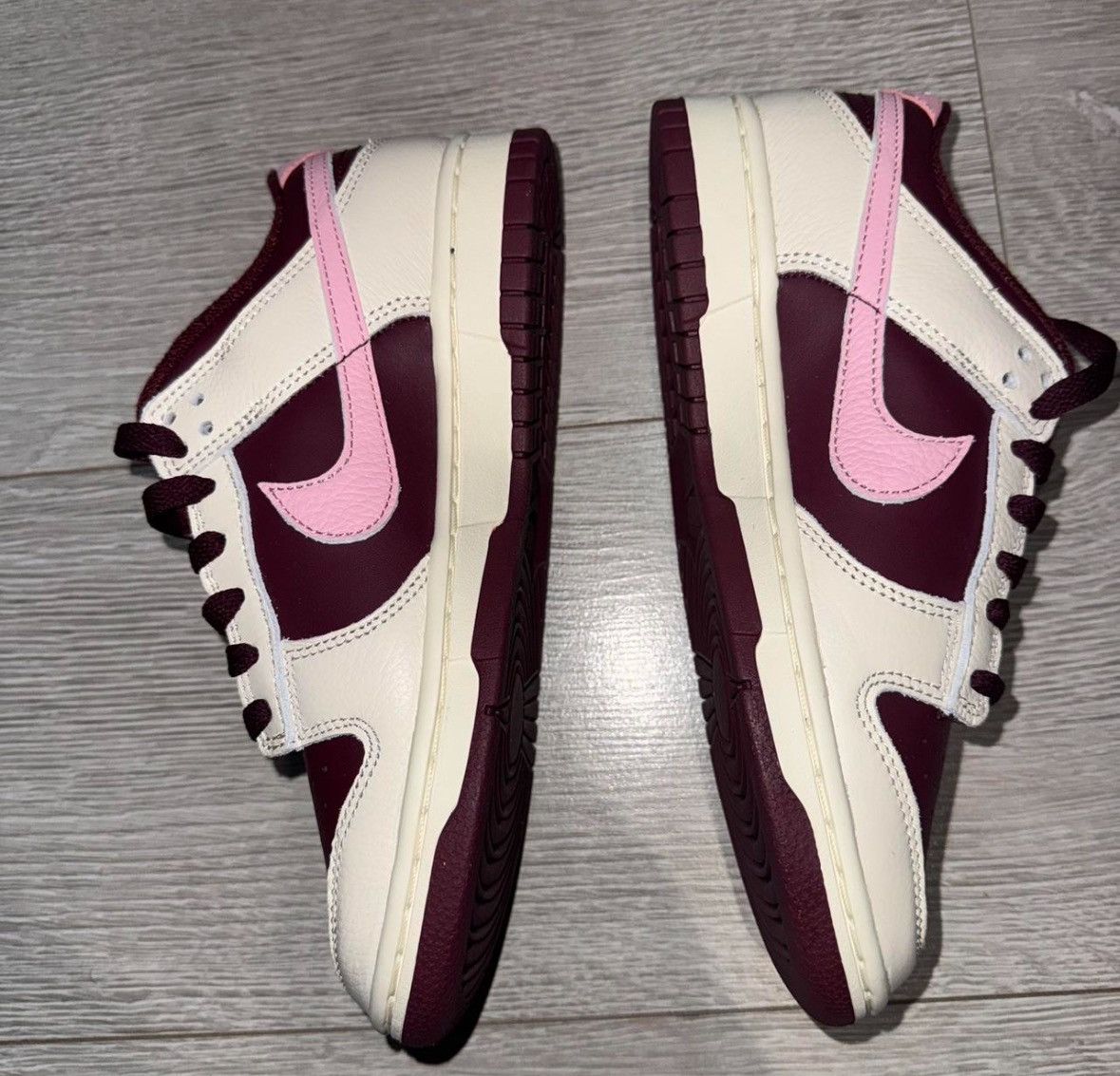 Nike Nike Valentine’s Day 2023 Retro Dunk Low Size US 9.5 / EU 42-43 - 6 Thumbnail