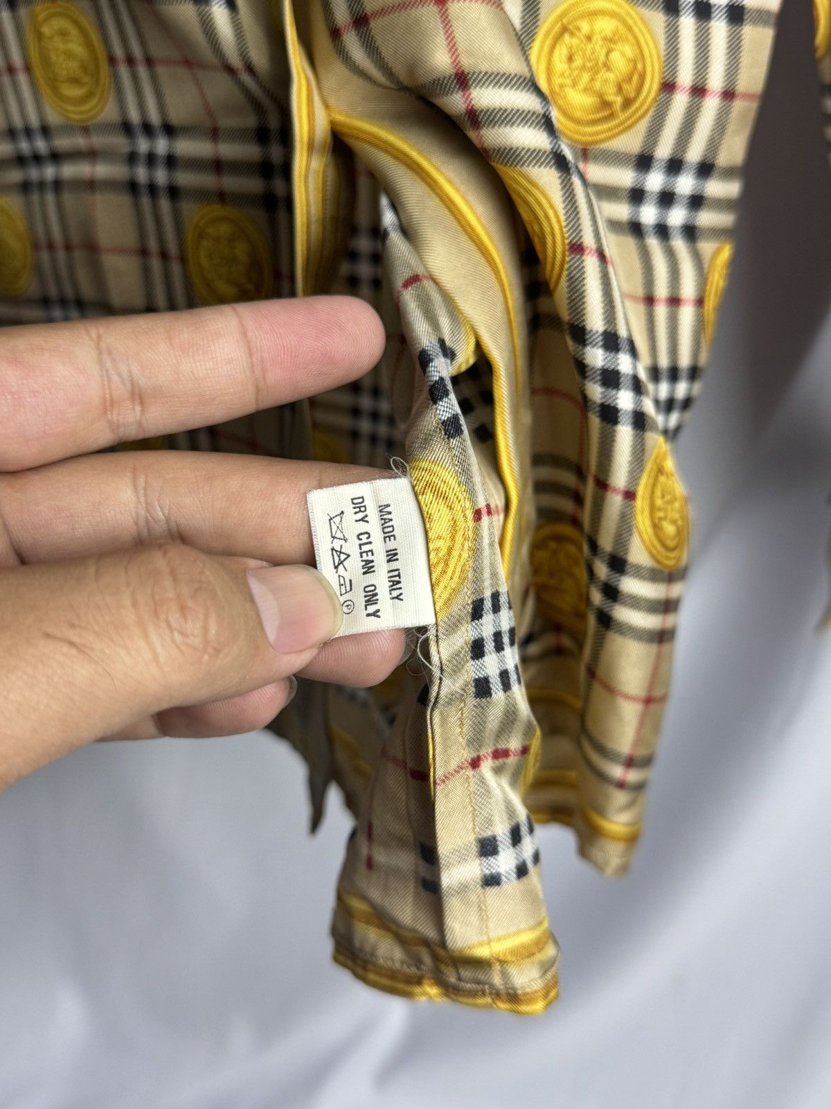 Burberry Burberry 100% Silk Coin Button Shirt Unisex Size US M / EU 48-50 / 2 - 7 Thumbnail