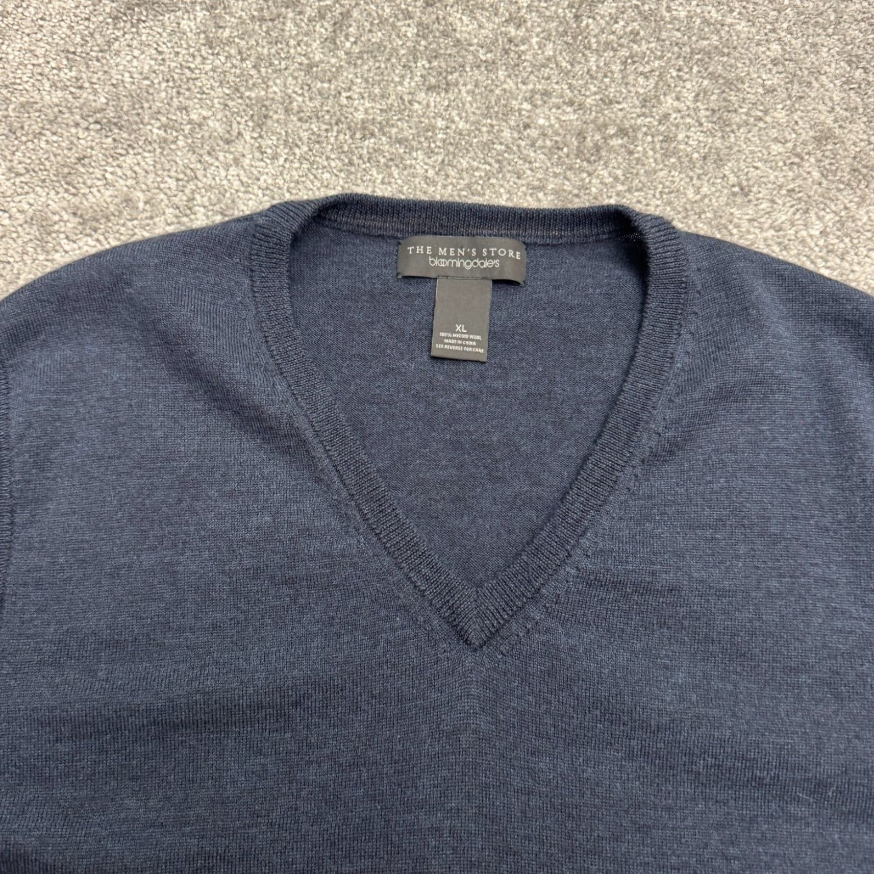 Bloomingdale's Bloomingdale's Merino Wool V-Neck Vest Sweater XL Navy Blue Knit Mens Size US XL / EU 56 / 4 - 3 Thumbnail